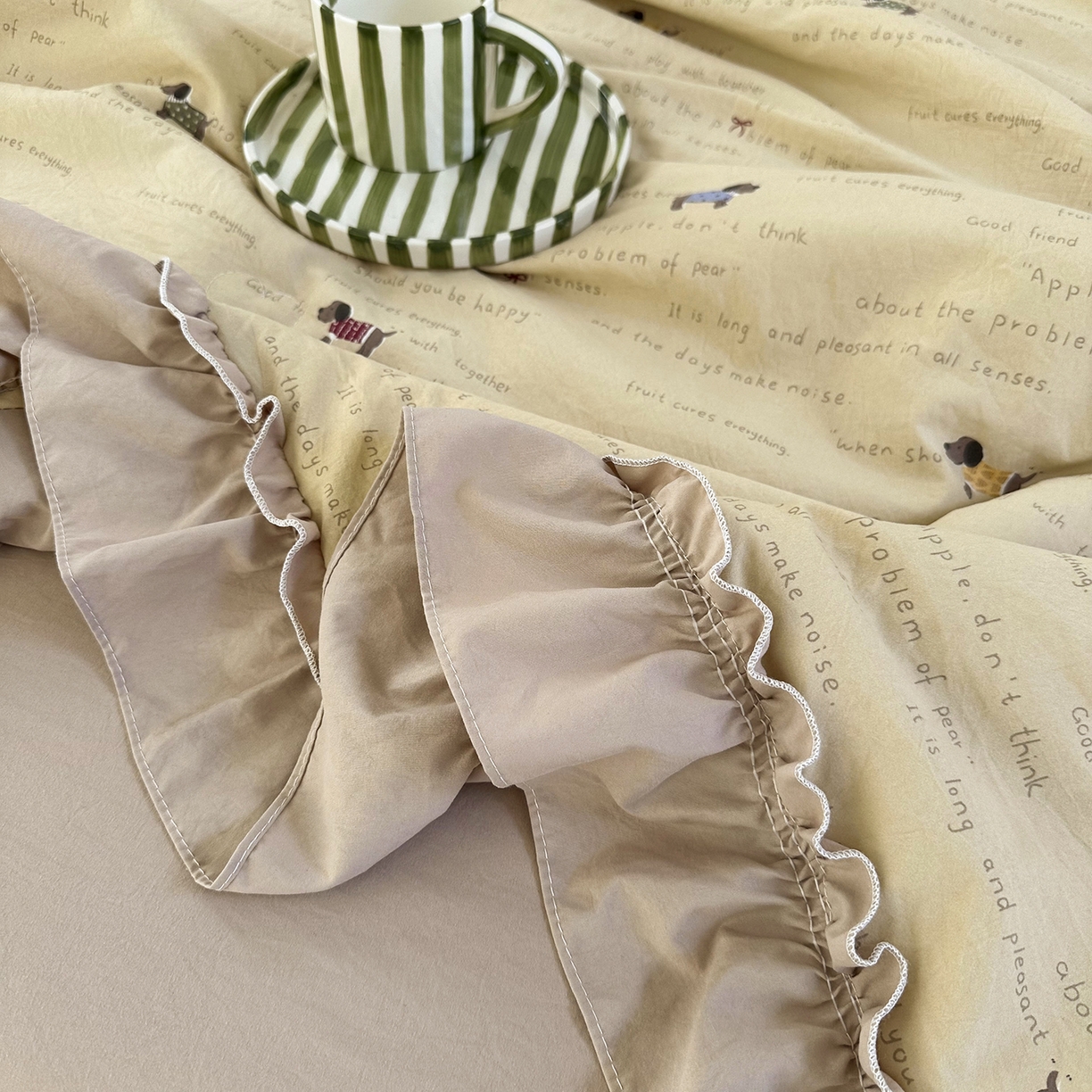 91家纺网 家纺一手货源 找家纺 迷尚家居 2026新款云朵棉印花花边夏被四件套 狗狗家族