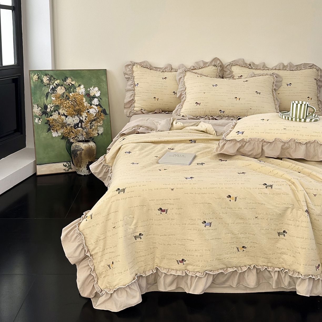 91家纺网 家纺一手货源 找家纺 迷尚家居 2026新款云朵棉印花花边夏被四件套 狗狗家族