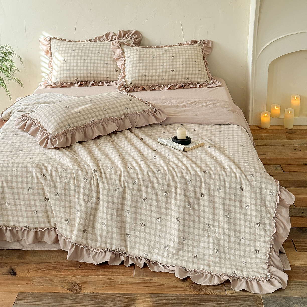 91家纺网 家纺一手货源 找家纺 迷尚家居 2026新款云朵棉印花花边夏被四件套 蝴蝶结咖