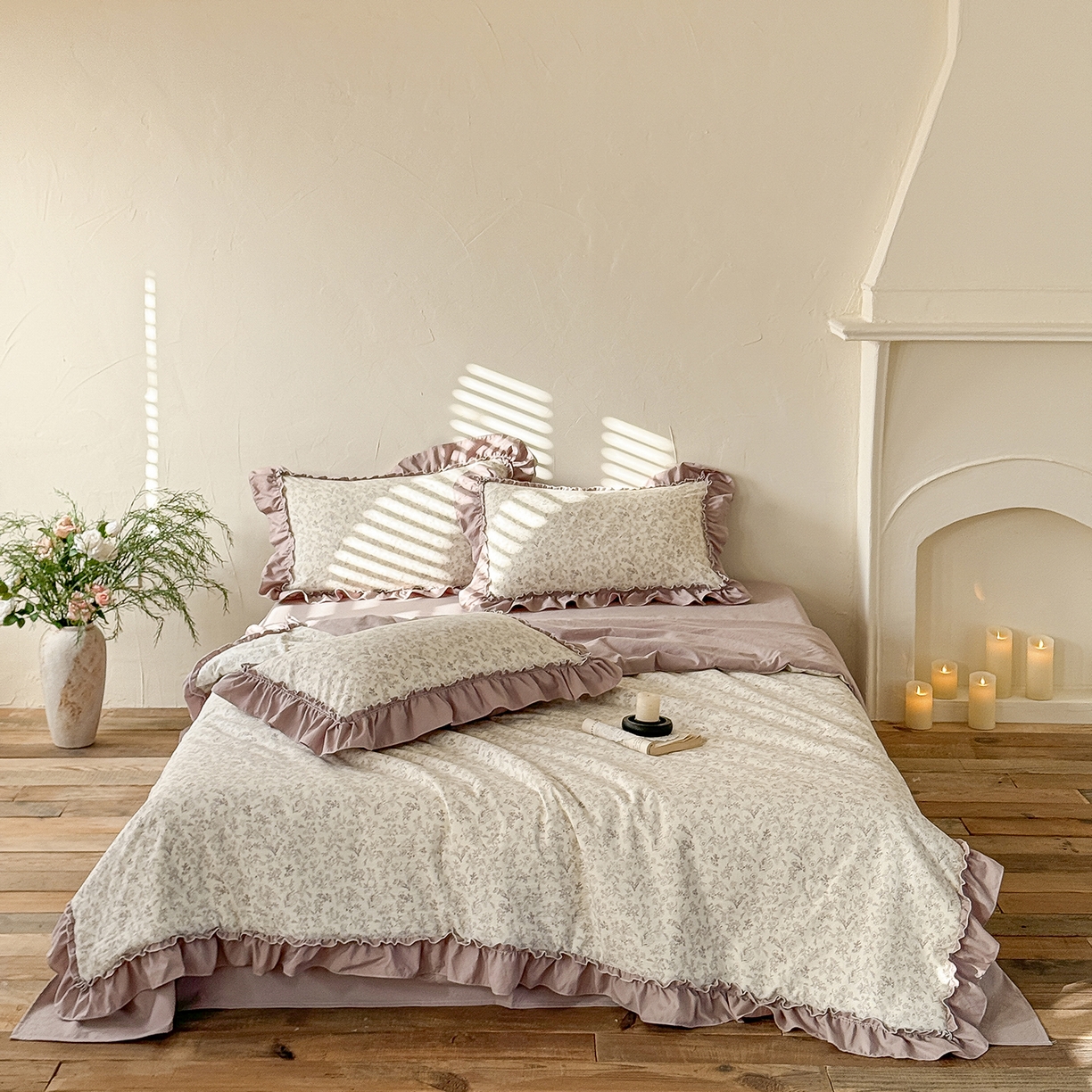 91家纺网 家纺一手货源 找家纺 迷尚家居 2026新款云朵棉印花花边夏被四件套 简韵