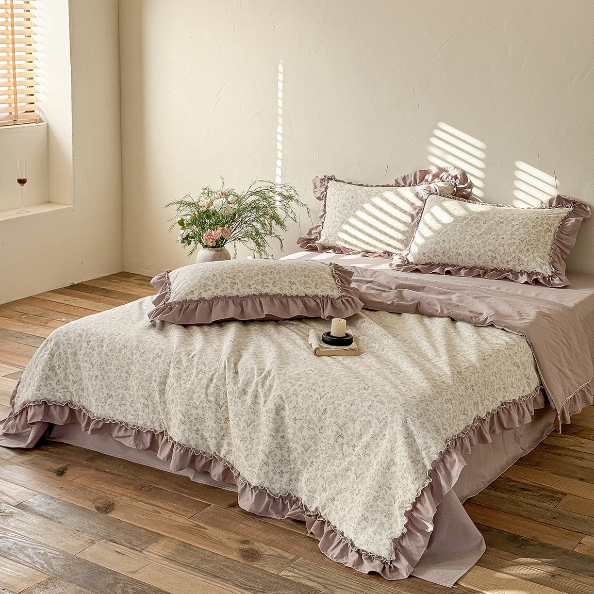 91家纺网 家纺一手货源 找家纺 迷尚家居 2026新款云朵棉印花花边夏被四件套 简韵