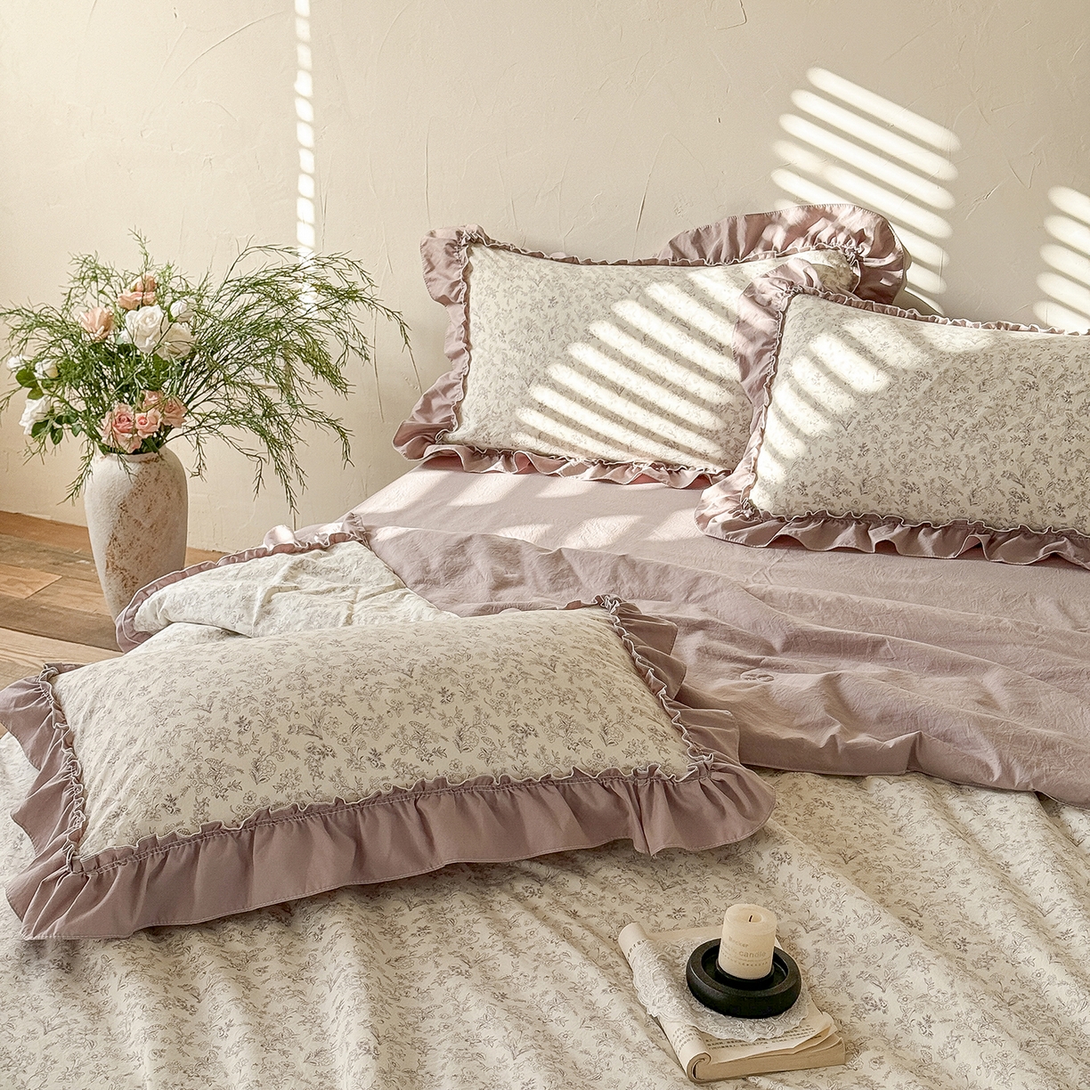 91家纺网 家纺一手货源 找家纺 迷尚家居 2026新款云朵棉印花花边夏被四件套 简韵