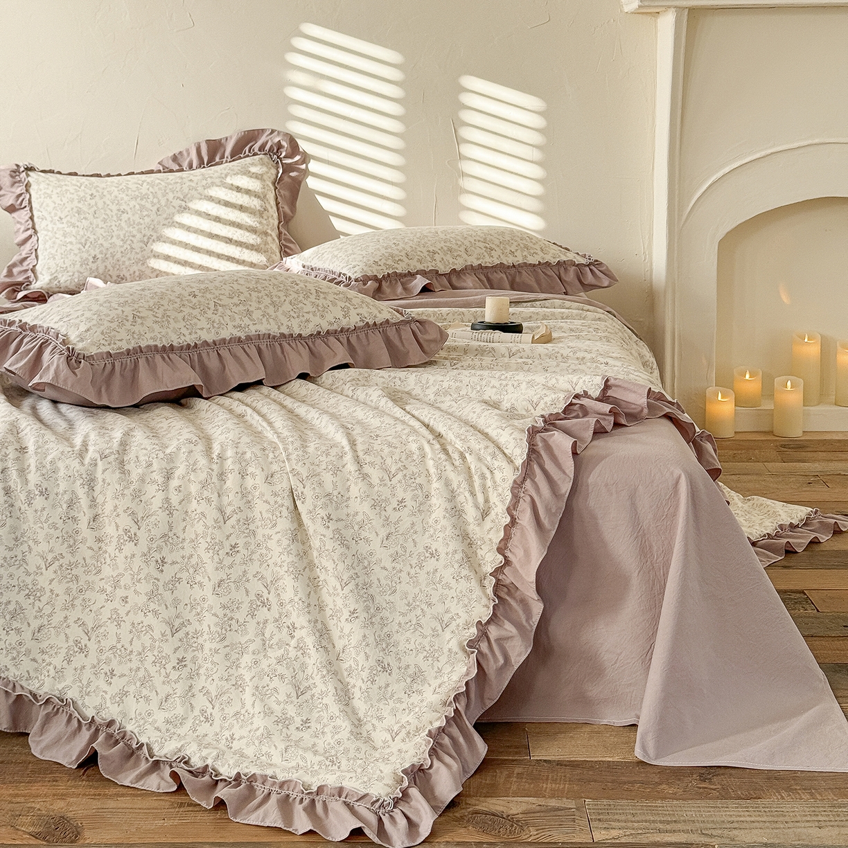 91家纺网 家纺一手货源 找家纺 迷尚家居 2026新款云朵棉印花花边夏被四件套 简韵