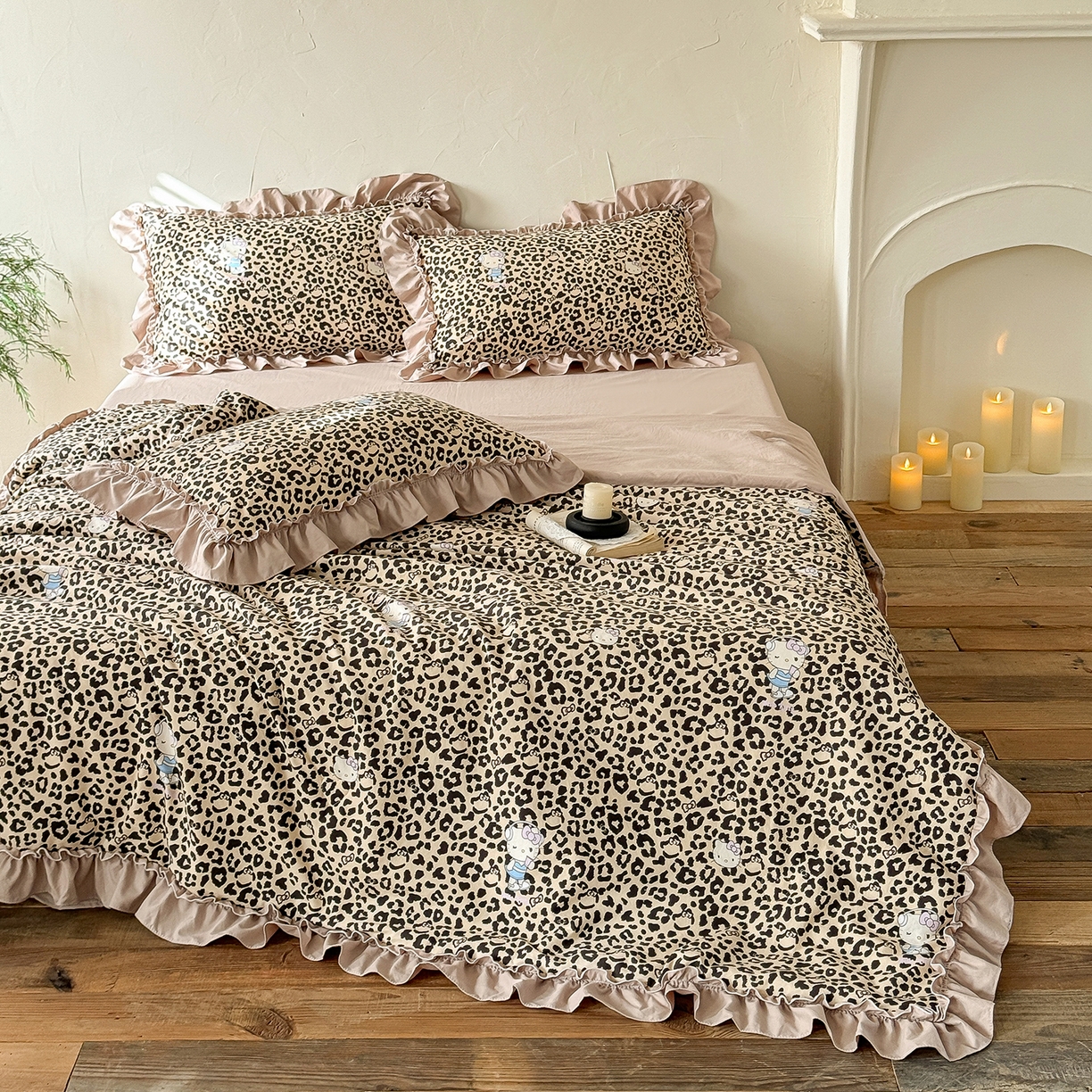 91家纺网 家纺一手货源 找家纺 迷尚家居 2026新款云朵棉印花花边夏被四件套 凯蒂猫咖