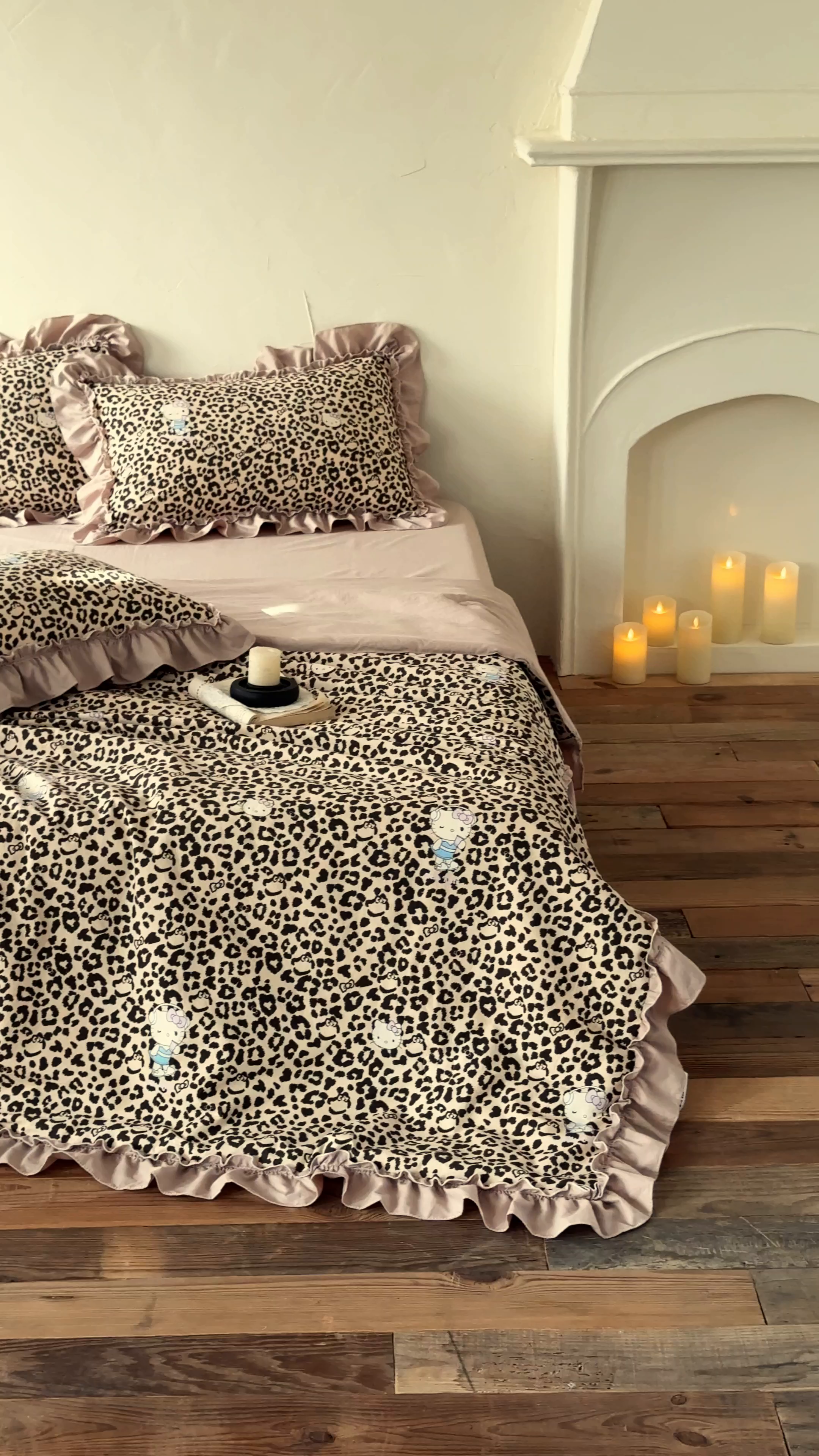 91家纺网 家纺一手货源 找家纺 迷尚家居 2026新款云朵棉印花花边夏被四件套 凯蒂猫咖