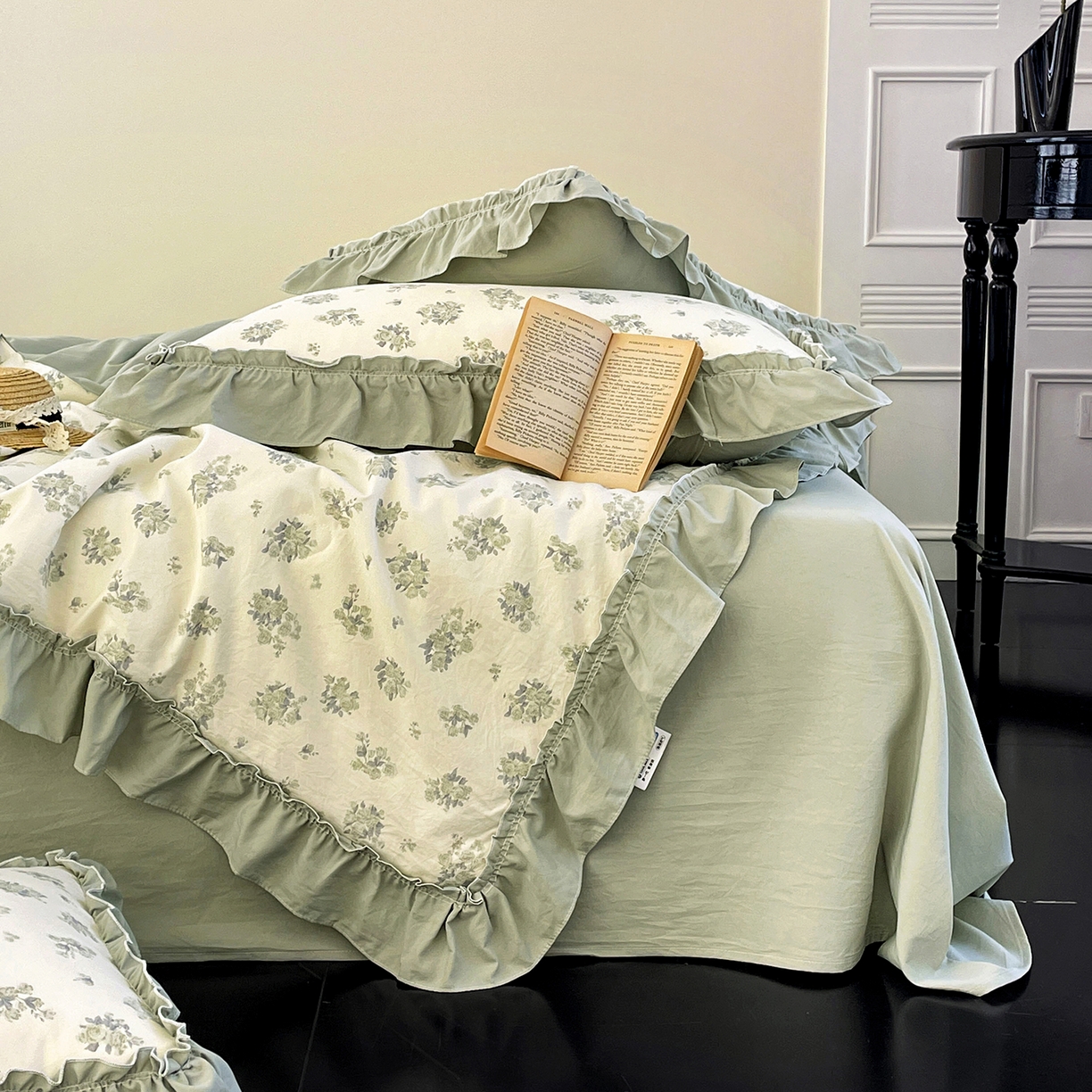 91家纺网 家纺一手货源 找家纺 迷尚家居 2026新款云朵棉印花花边夏被四件套 南烟