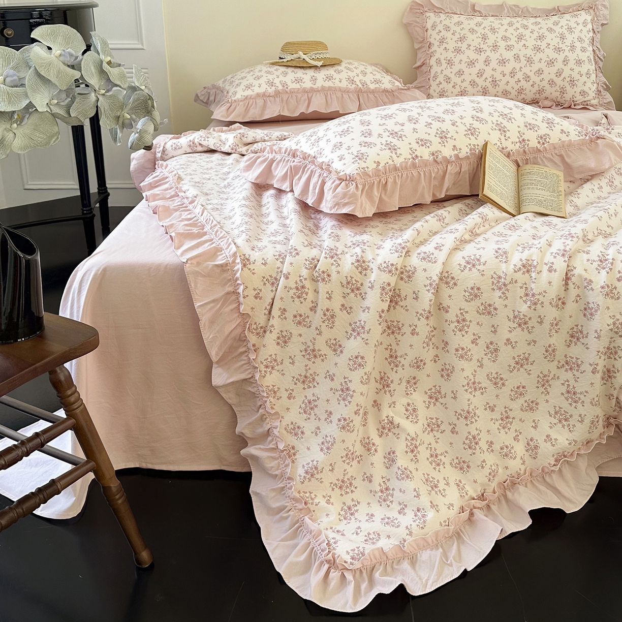 91家纺网 家纺一手货源 找家纺 迷尚家居 2026新款云朵棉印花花边夏被四件套 七分甜