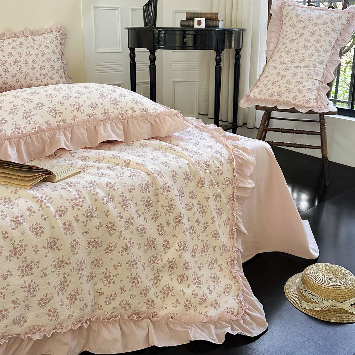 91家纺网 家纺一手货源 找家纺 迷尚家居 2026新款云朵棉印花花边夏被四件套 七分甜