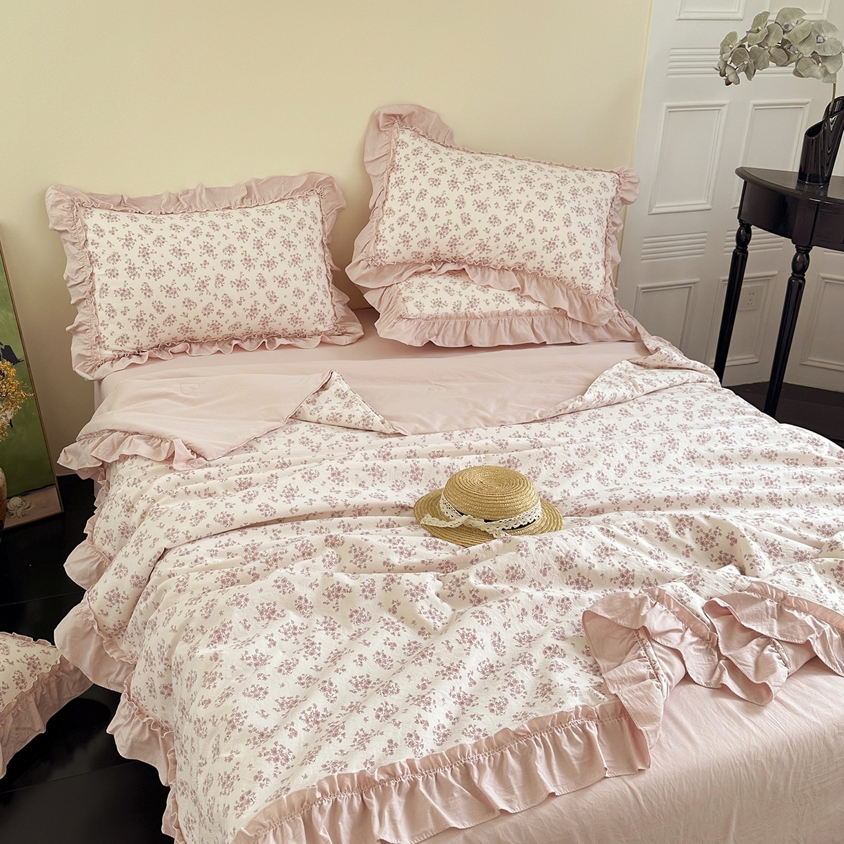 91家纺网 家纺一手货源 找家纺 迷尚家居 2026新款云朵棉印花花边夏被四件套 七分甜