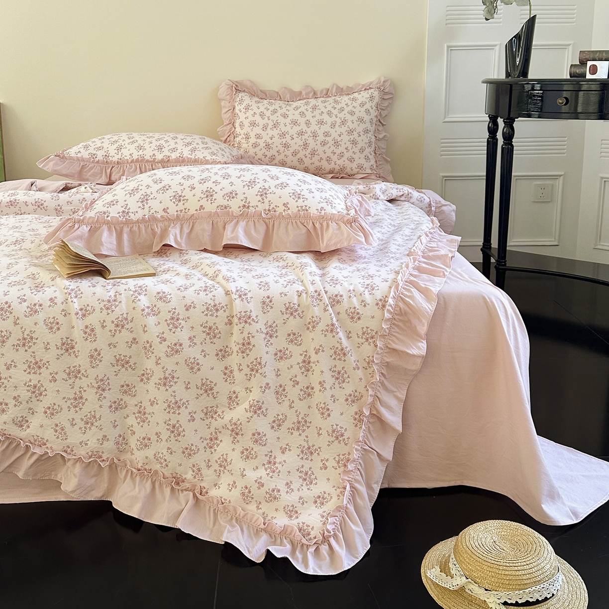 91家纺网 家纺一手货源 找家纺 迷尚家居 2026新款云朵棉印花花边夏被四件套 七分甜