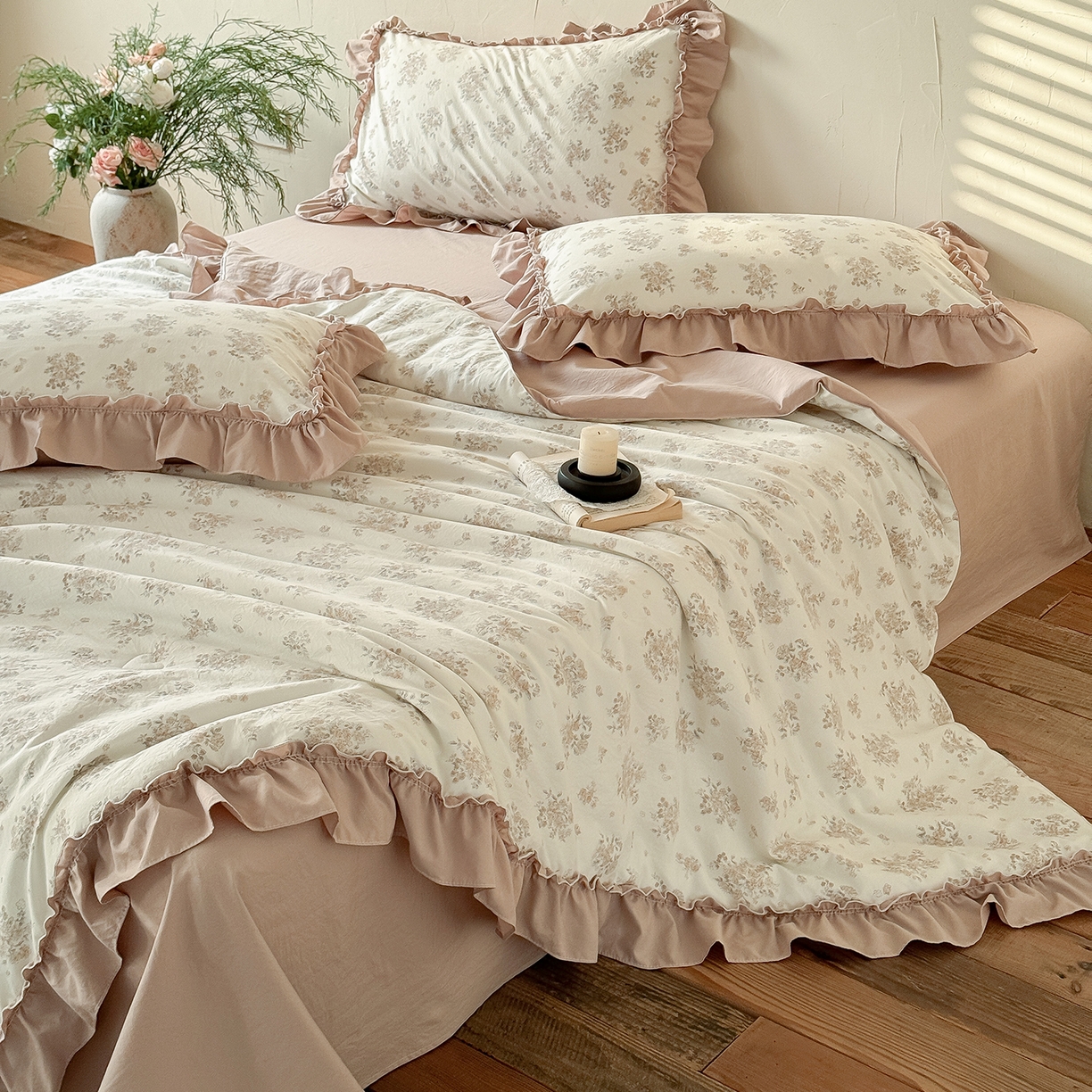 91家纺网 家纺一手货源 找家纺 迷尚家居 2026新款云朵棉印花花边夏被四件套 甜桔