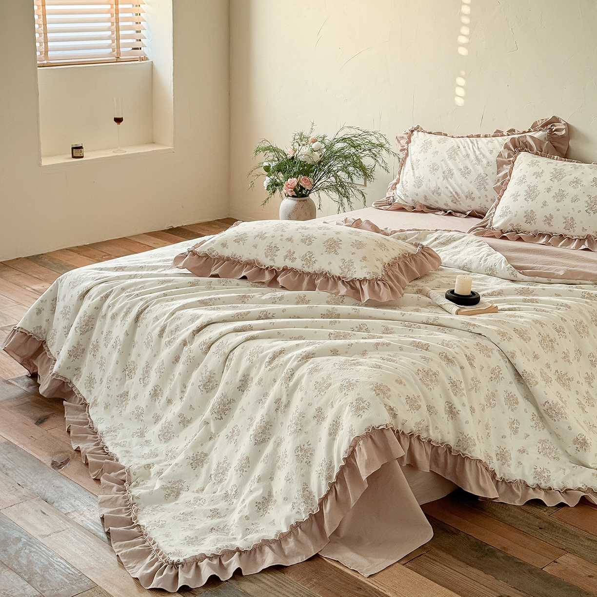 91家纺网 家纺一手货源 找家纺 迷尚家居 2026新款云朵棉印花花边夏被四件套 甜桔