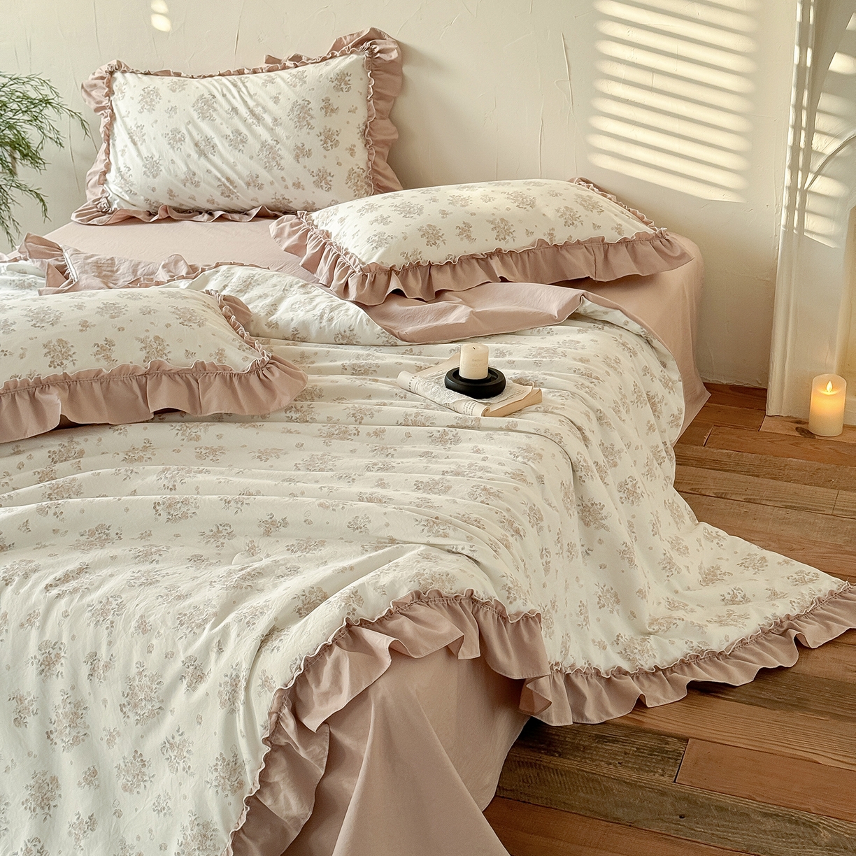 91家纺网 家纺一手货源 找家纺 迷尚家居 2026新款云朵棉印花花边夏被四件套 甜桔