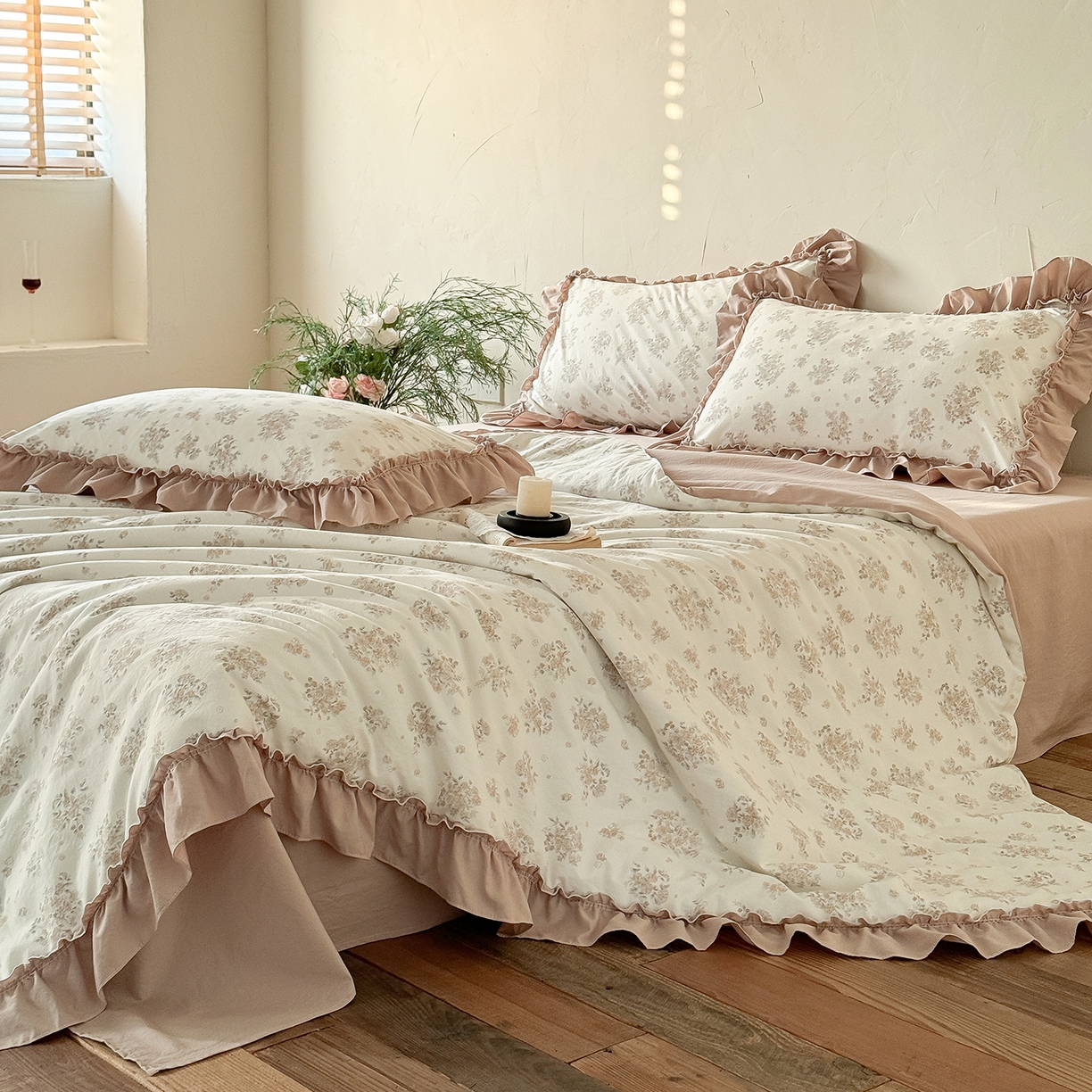 91家纺网 家纺一手货源 找家纺 迷尚家居 2026新款云朵棉印花花边夏被四件套 甜桔