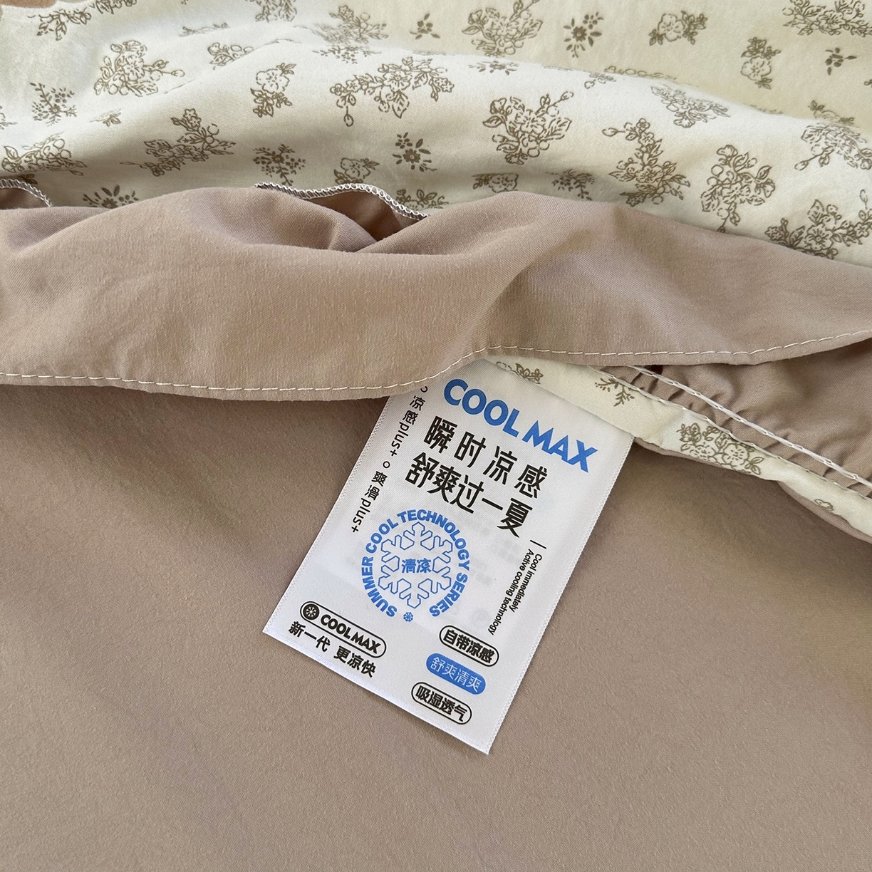 91家纺网 家纺一手货源 找家纺 迷尚家居 2026新款云朵棉印花花边夏被四件套 午后时光