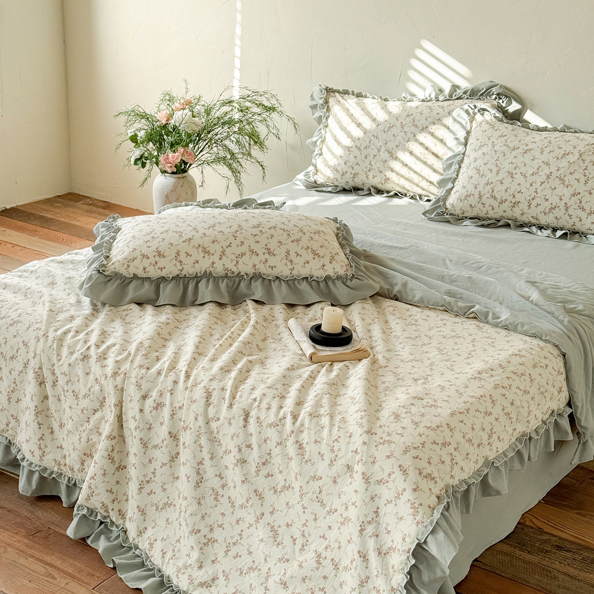 91家纺网 家纺一手货源 找家纺 迷尚家居 2026新款云朵棉印花花边夏被四件套 惜花