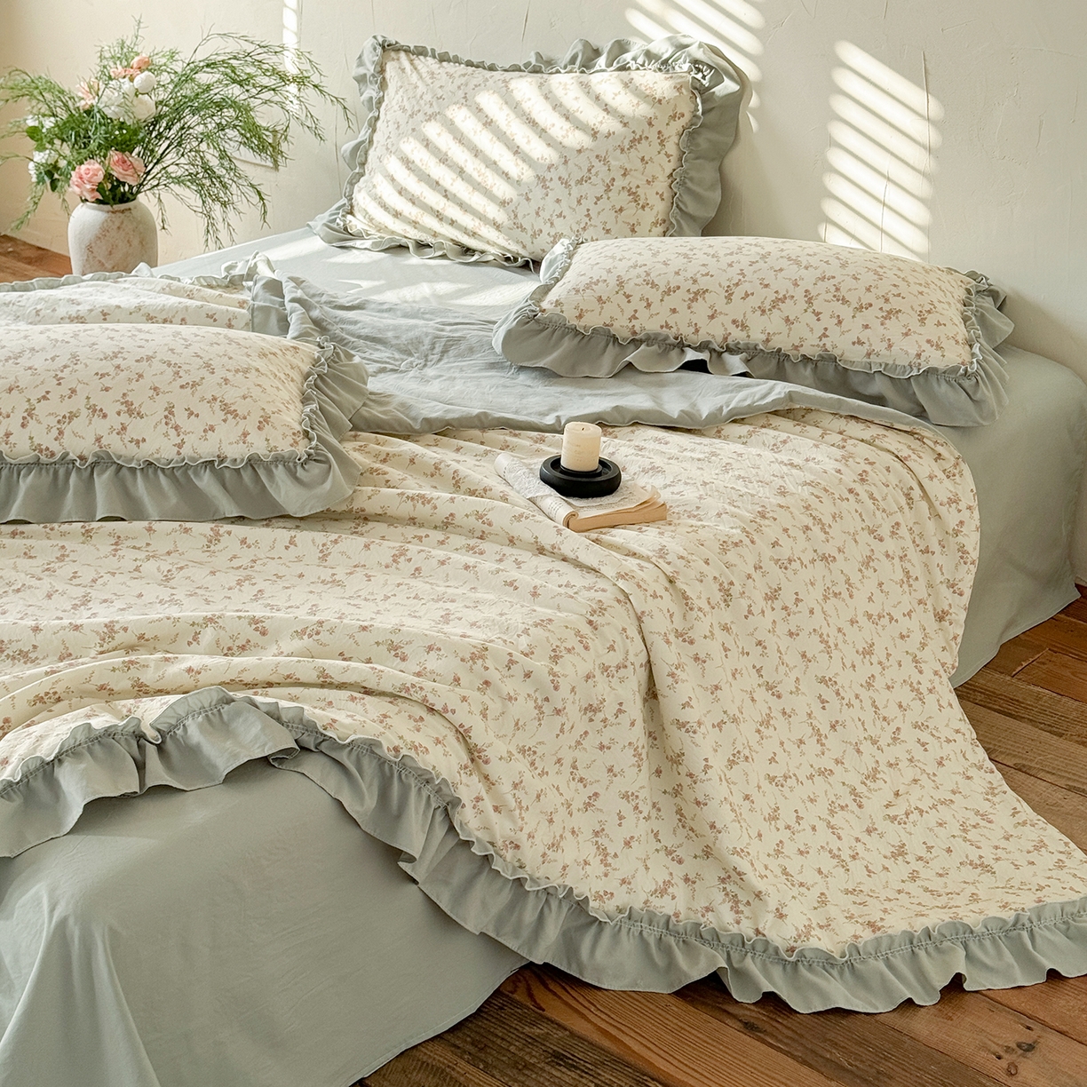 91家纺网 家纺一手货源 找家纺 迷尚家居 2026新款云朵棉印花花边夏被四件套 惜花