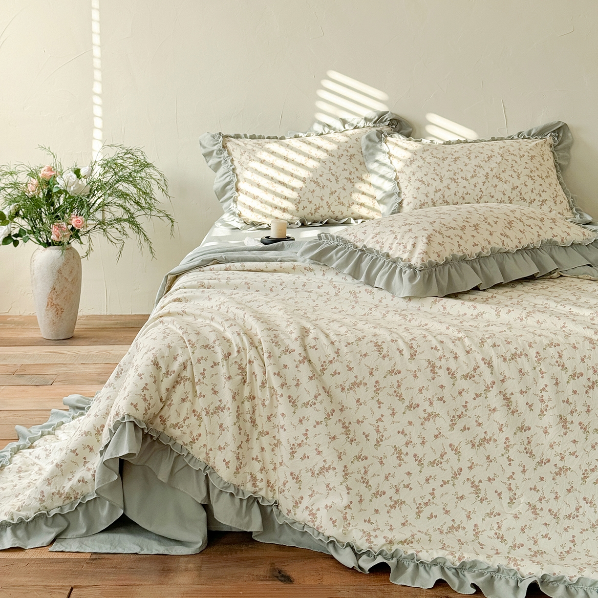 91家纺网 家纺一手货源 找家纺 迷尚家居 2026新款云朵棉印花花边夏被四件套 惜花