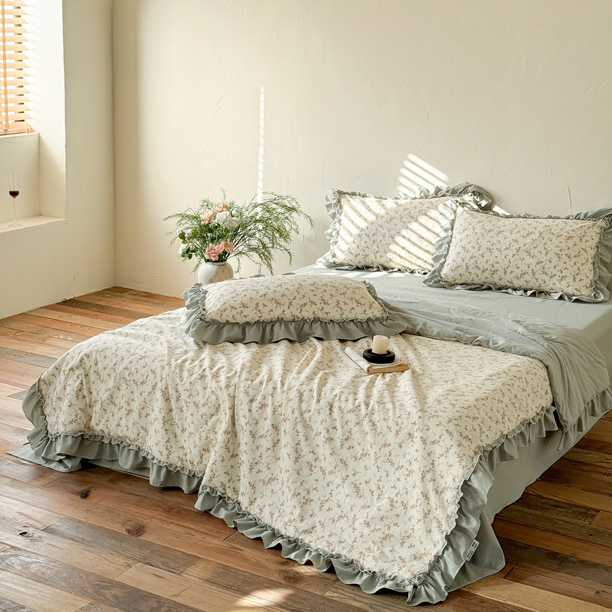 91家纺网 家纺一手货源 找家纺 迷尚家居 2026新款云朵棉印花花边夏被四件套 惜花