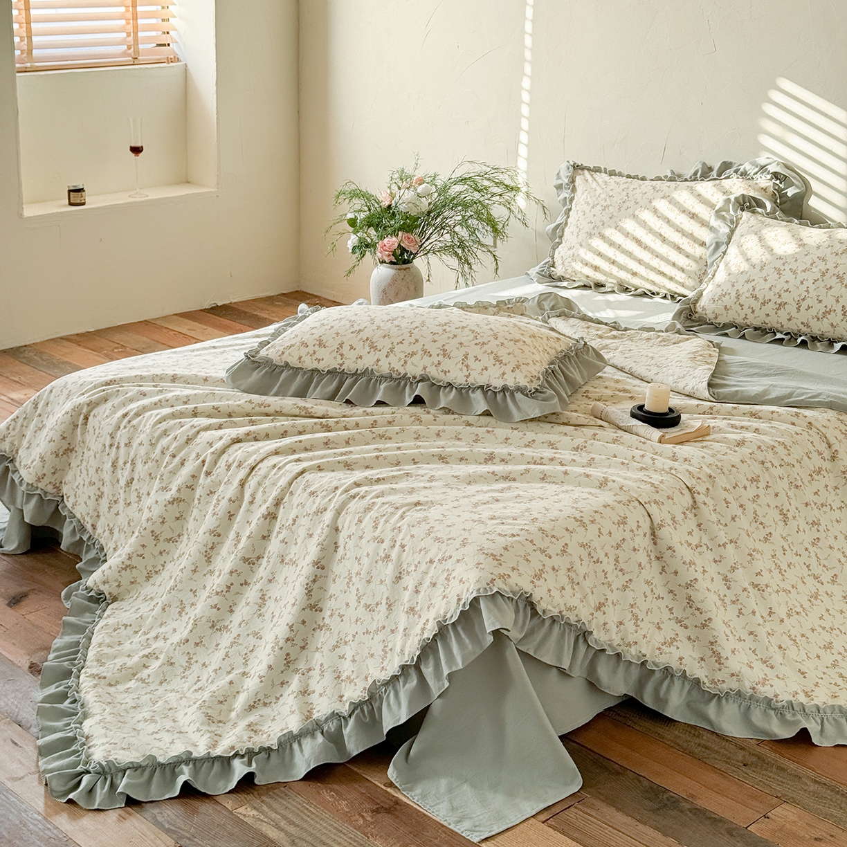 91家纺网 家纺一手货源 找家纺 迷尚家居 2026新款云朵棉印花花边夏被四件套 惜花