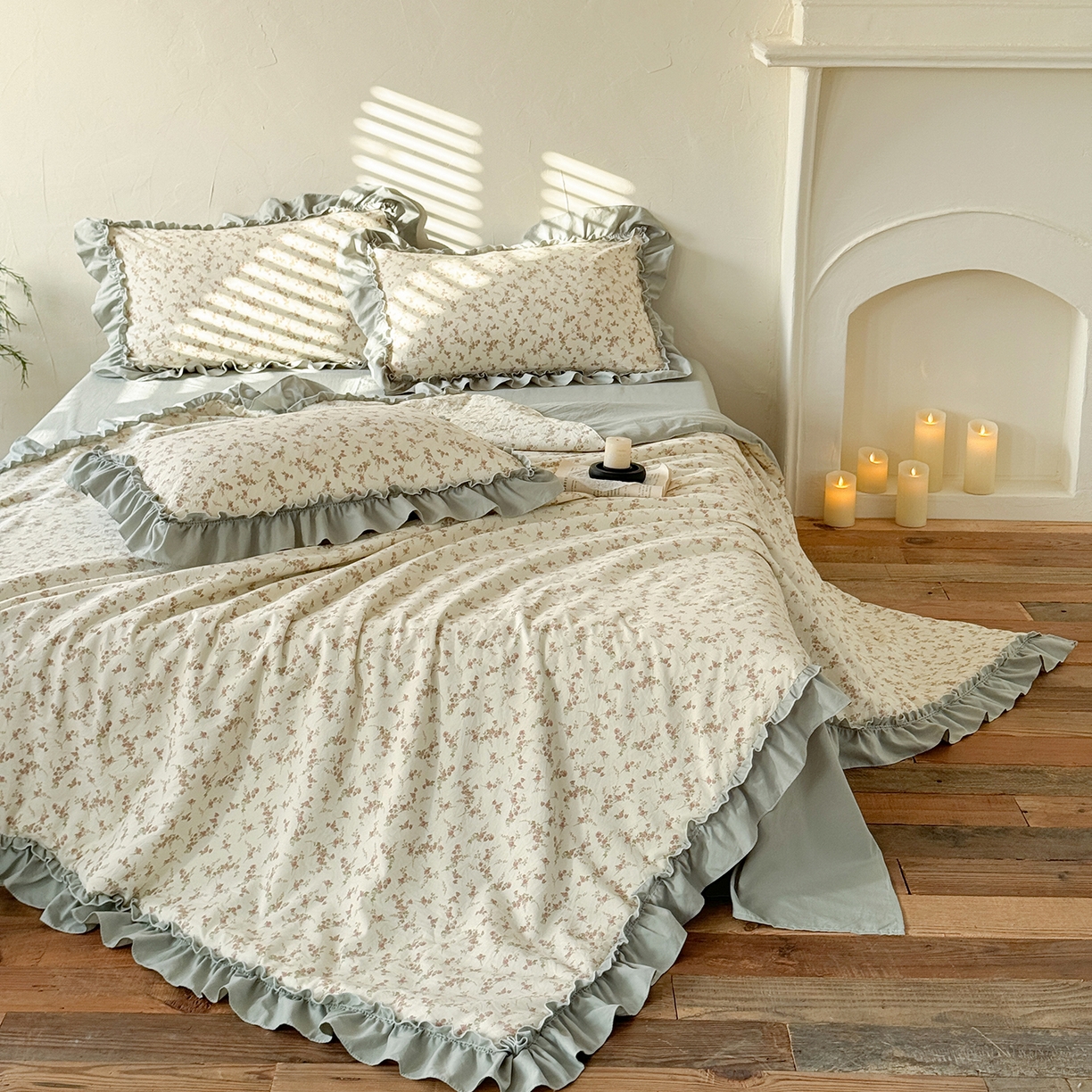 91家纺网 家纺一手货源 找家纺 迷尚家居 2026新款云朵棉印花花边夏被四件套 惜花