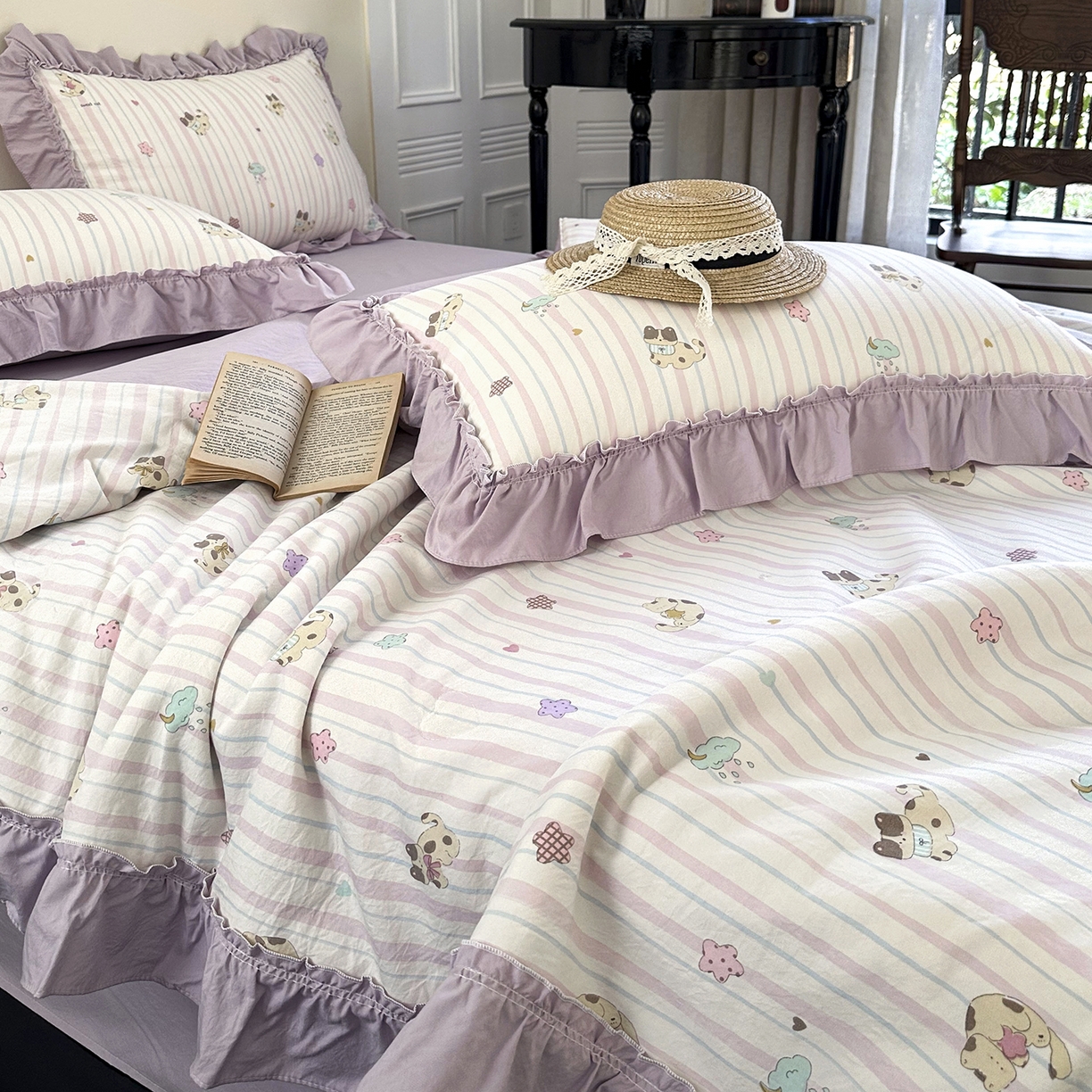 91家纺网 家纺一手货源 找家纺 迷尚家居 2026新款云朵棉印花花边夏被四件套 线条猫