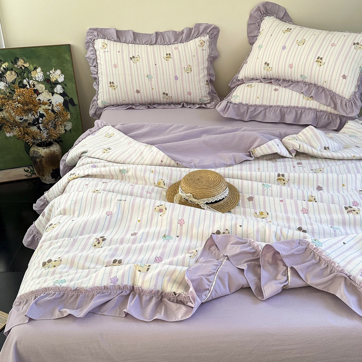 91家纺网 家纺一手货源 找家纺 迷尚家居 2026新款云朵棉印花花边夏被四件套 线条猫