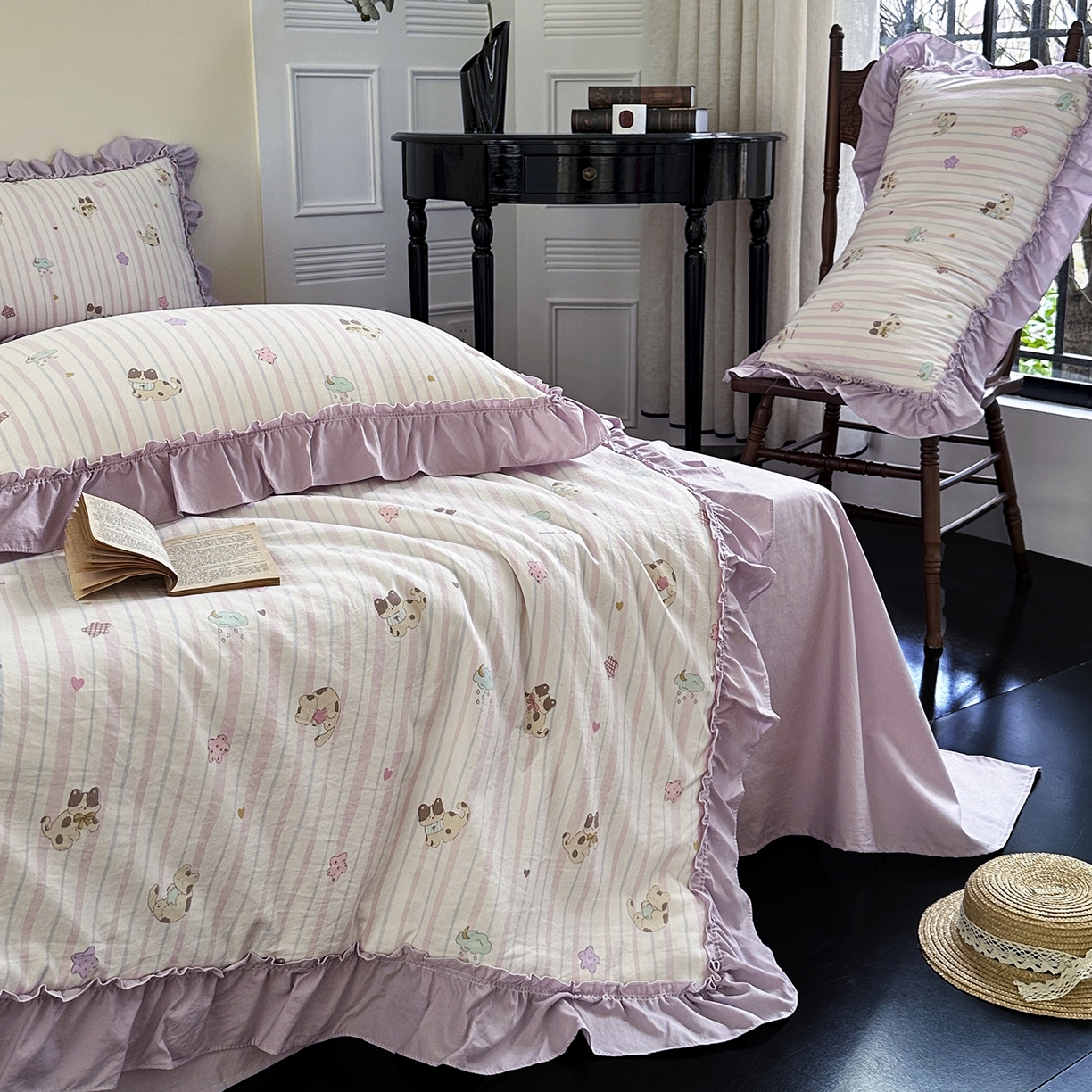 91家纺网 家纺一手货源 找家纺 迷尚家居 2026新款云朵棉印花花边夏被四件套 线条猫