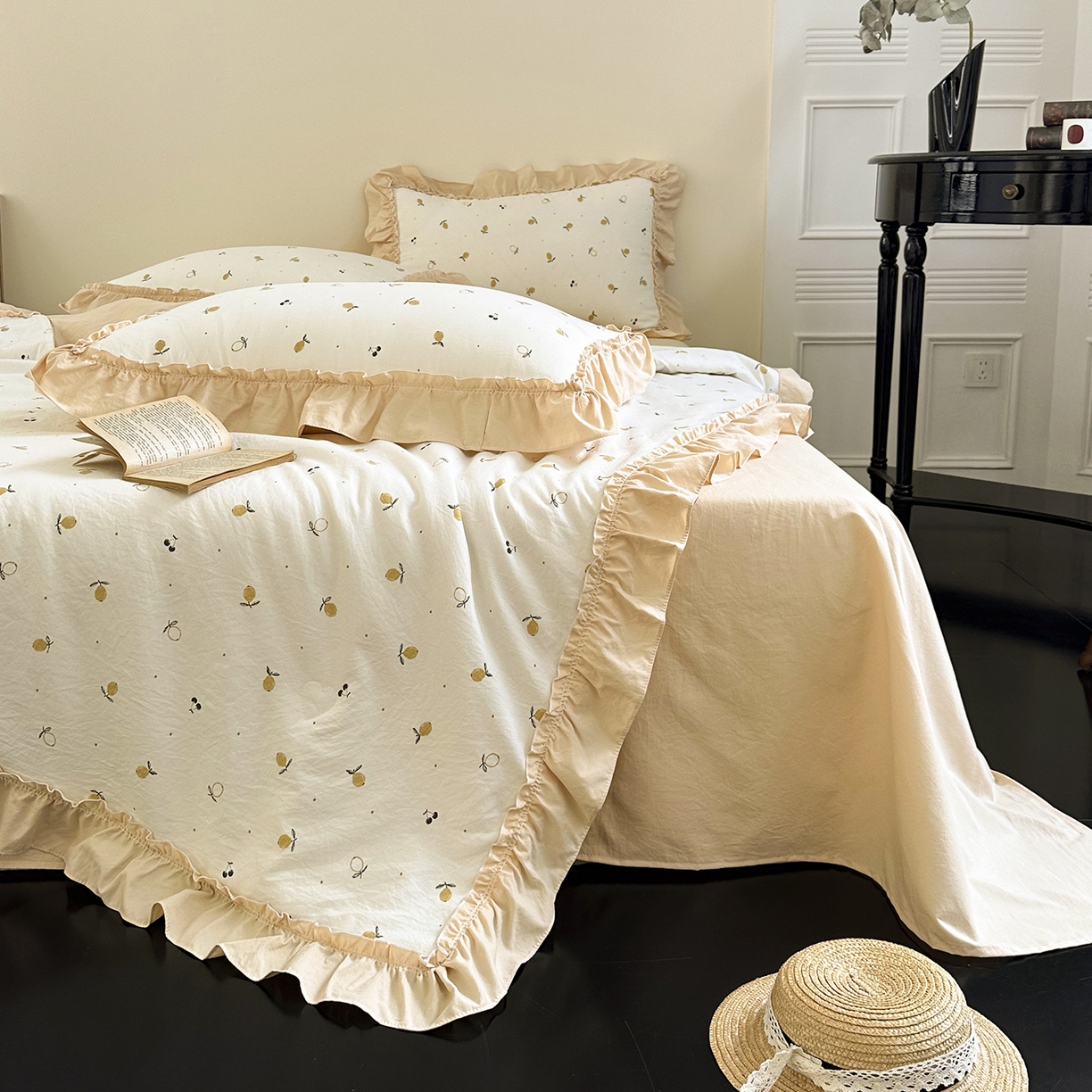 91家纺网 家纺一手货源 找家纺 迷尚家居 2026新款云朵棉印花花边夏被四件套 小柠檬