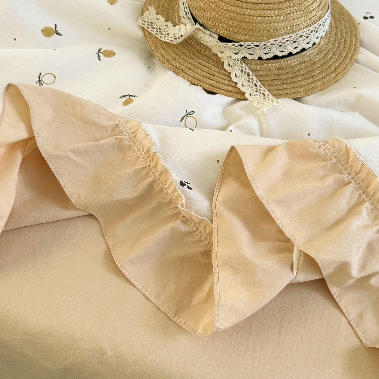 91家纺网 家纺一手货源 找家纺 迷尚家居 2026新款云朵棉印花花边夏被四件套 小柠檬