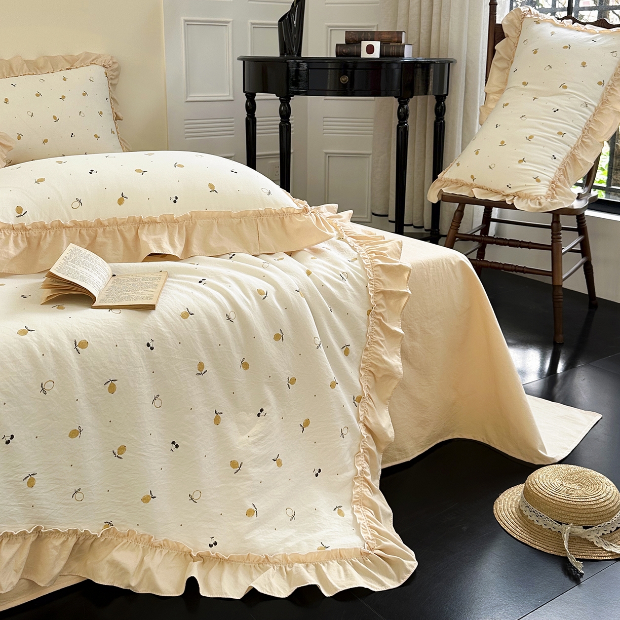 91家纺网 家纺一手货源 找家纺 迷尚家居 2026新款云朵棉印花花边夏被四件套 小柠檬