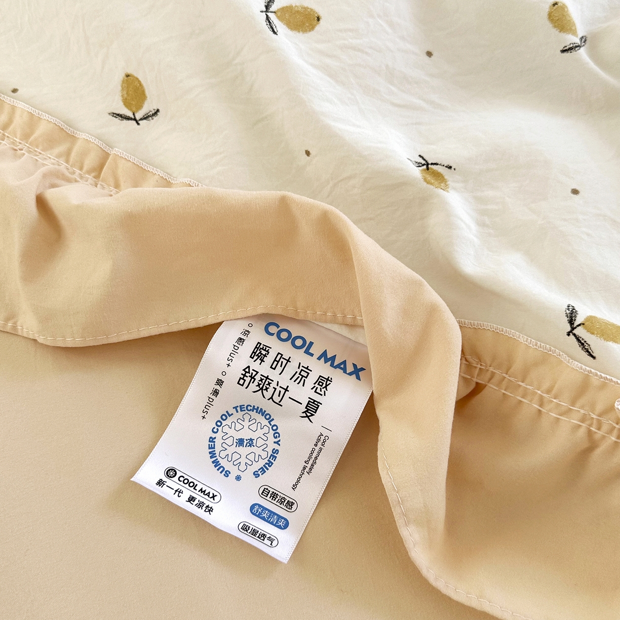 91家纺网 家纺一手货源 找家纺 迷尚家居 2026新款云朵棉印花花边夏被四件套 小柠檬