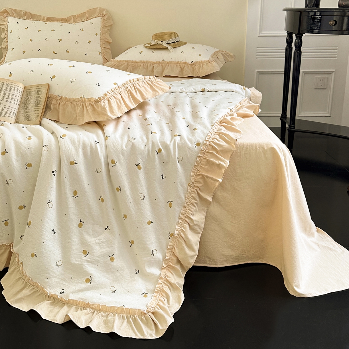 91家纺网 家纺一手货源 找家纺 迷尚家居 2026新款云朵棉印花花边夏被四件套 小柠檬