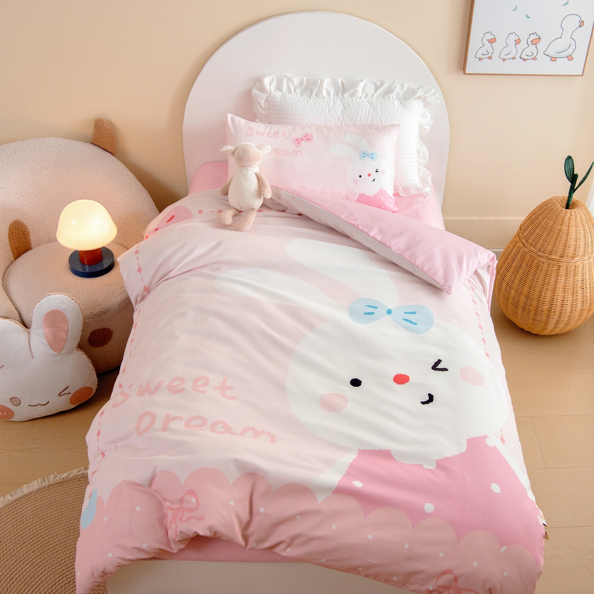 91家纺网 家纺一手货源 找家纺 （总）绒梦里 2026新款A类全棉纯棉卡通大版幼儿园三件套（另垫套有60*150cm/70*150cm/80*150cm/88*168cm/80*180cm）特殊垫套尺寸的价格咨询客服微信哦！