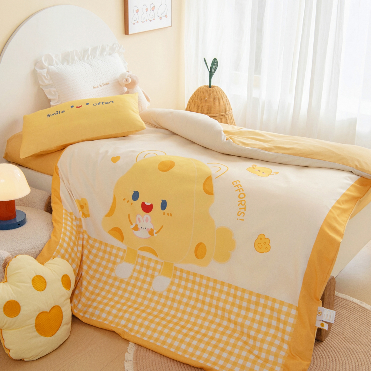 91家纺网 家纺一手货源 找家纺 绒梦里 2026新款A类全棉纯棉卡通大版幼儿园三件套 快乐芝士（另垫套有60*150cm/70*150cm/80*150cm/88*168cm/80*180cm）特殊垫套尺寸的价格咨询客服微信哦！