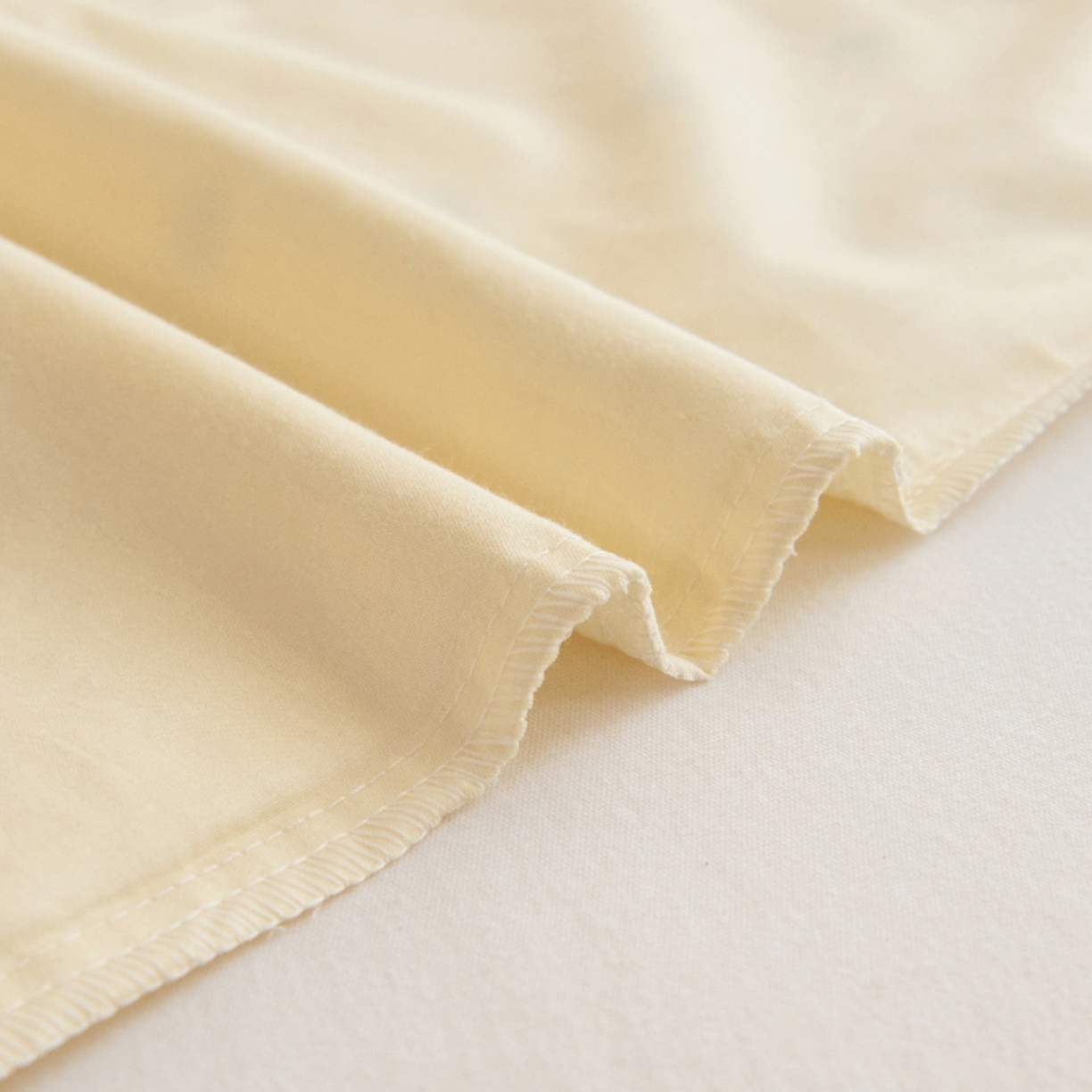 91家纺网 家纺一手货源 找家纺 绒梦里 2026新款A类全棉纯棉卡通大版幼儿园三件套 嘟嘟小车（另垫套有60*150cm/70*150cm/80*150cm/88*168cm/80*180cm）特殊垫套尺寸的价格咨询客服微信哦！