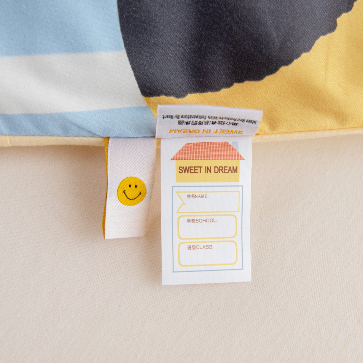 91家纺网 家纺一手货源 找家纺 绒梦里 2026新款A类全棉纯棉卡通大版幼儿园三件套 嘟嘟小车（另垫套有60*150cm/70*150cm/80*150cm/88*168cm/80*180cm）特殊垫套尺寸的价格咨询客服微信哦！