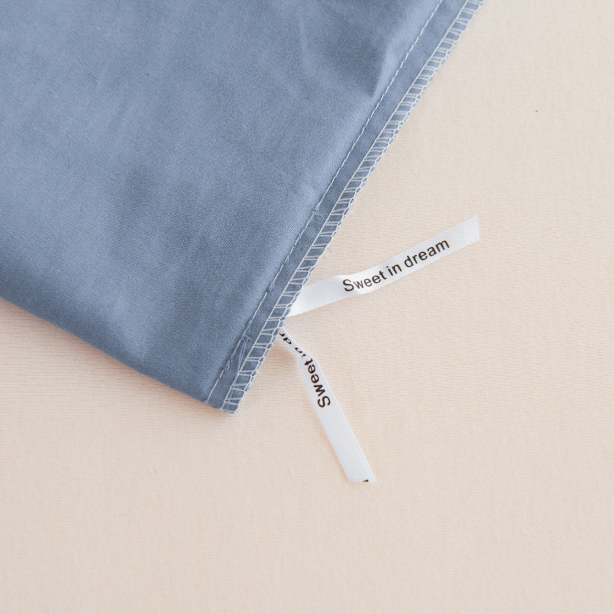 91家纺网 家纺一手货源 找家纺 绒梦里 2026新款A类全棉纯棉卡通大版幼儿园三件套 足球宝贝（另垫套有60*150cm/70*150cm/80*150cm/88*168cm/80*180cm）特殊垫套尺寸的价格咨询客服微信哦！