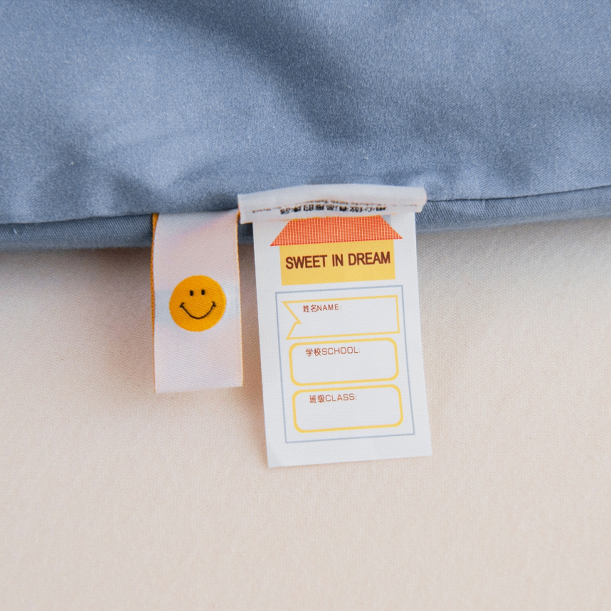 91家纺网 家纺一手货源 找家纺 绒梦里 2026新款A类全棉纯棉卡通大版幼儿园三件套 足球宝贝（另垫套有60*150cm/70*150cm/80*150cm/88*168cm/80*180cm）特殊垫套尺寸的价格咨询客服微信哦！