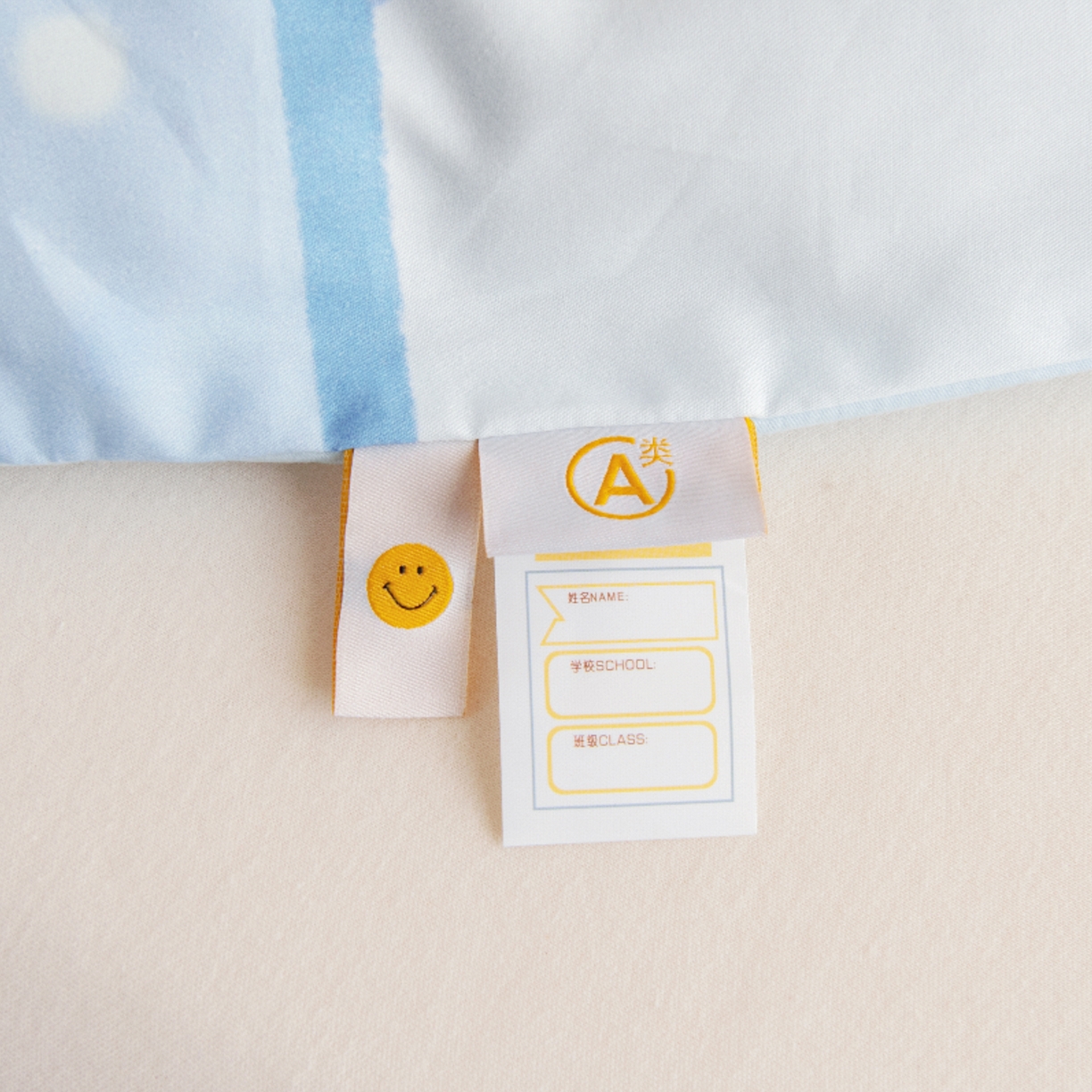 91家纺网 家纺一手货源 找家纺 绒梦里 2026新款A类全棉纯棉卡通大版幼儿园三件套 熊猫宝贝（另垫套有60*150cm/70*150cm/80*150cm/88*168cm/80*180cm）特殊垫套尺寸的价格咨询客服微信哦！