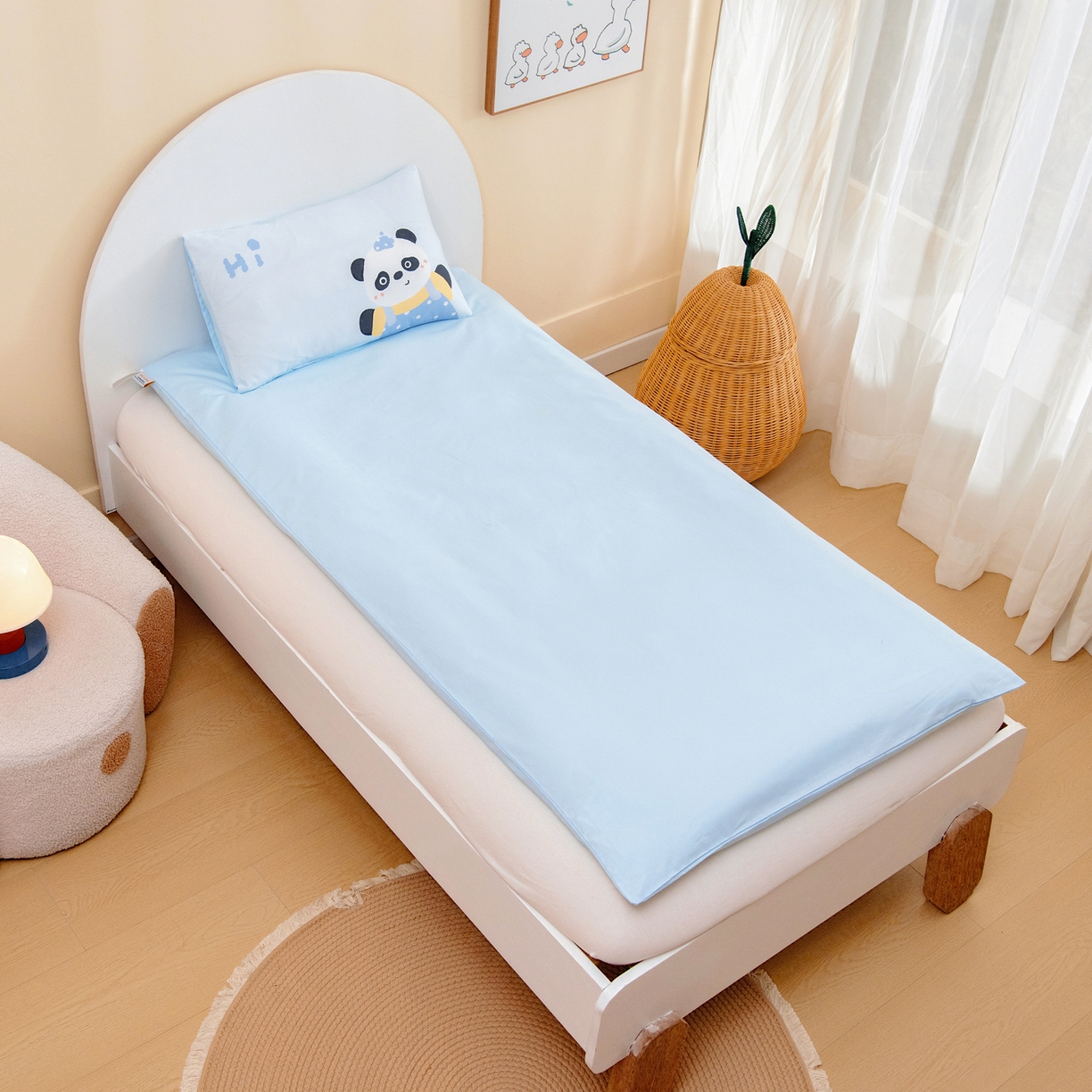 91家纺网 家纺一手货源 找家纺 绒梦里 2026新款A类全棉纯棉卡通大版幼儿园三件套 熊猫宝贝（另垫套有60*150cm/70*150cm/80*150cm/88*168cm/80*180cm）特殊垫套尺寸的价格咨询客服微信哦！