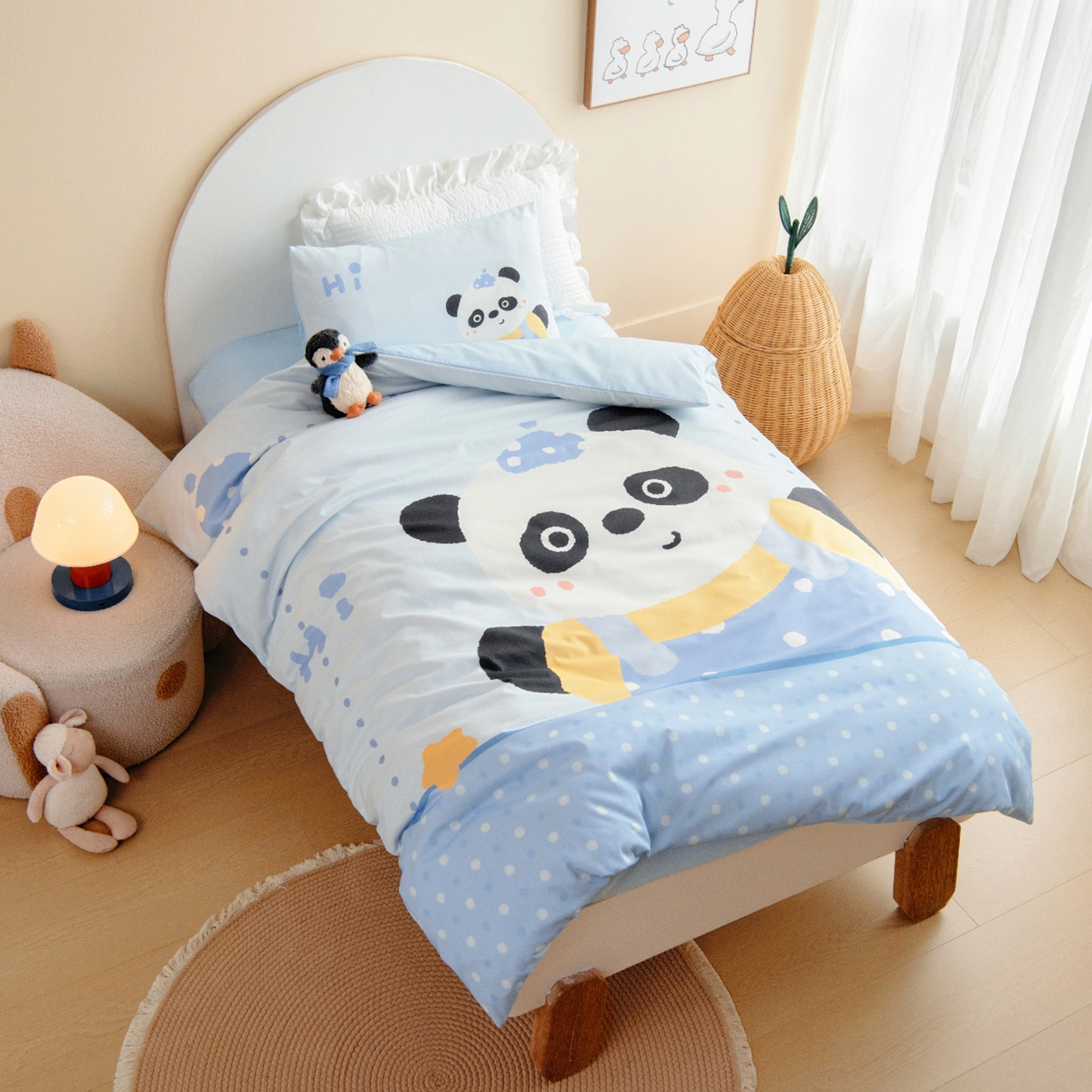 91家纺网 家纺一手货源 找家纺 绒梦里 2026新款A类全棉纯棉卡通大版幼儿园三件套 熊猫宝贝（另垫套有60*150cm/70*150cm/80*150cm/88*168cm/80*180cm）特殊垫套尺寸的价格咨询客服微信哦！