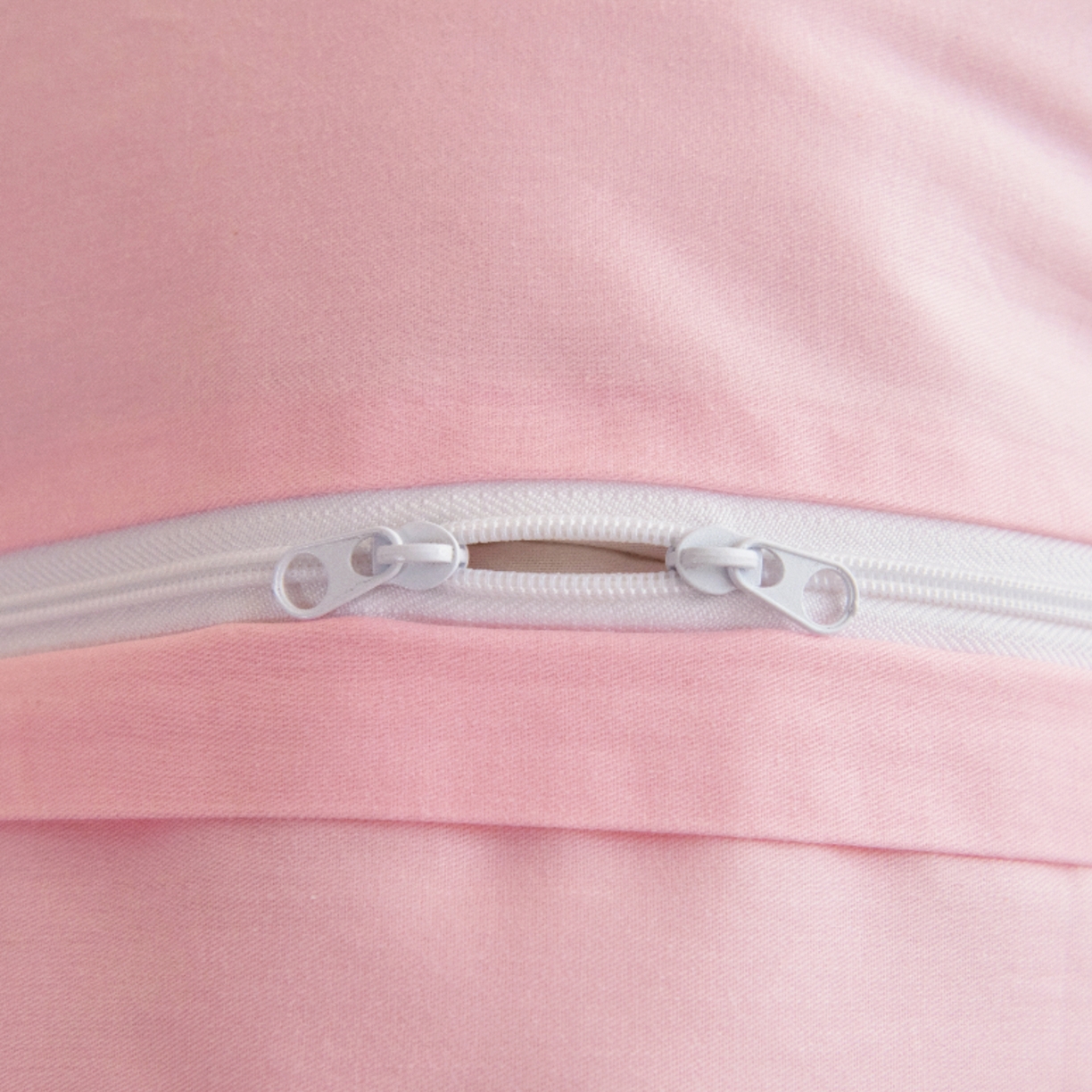 91家纺网 家纺一手货源 找家纺 绒梦里 2026新款A类全棉纯棉卡通大版幼儿园三件套 粉萌小兔（另垫套有60*150cm/70*150cm/80*150cm/88*168cm/80*180cm）特殊垫套尺寸的价格咨询客服微信哦！