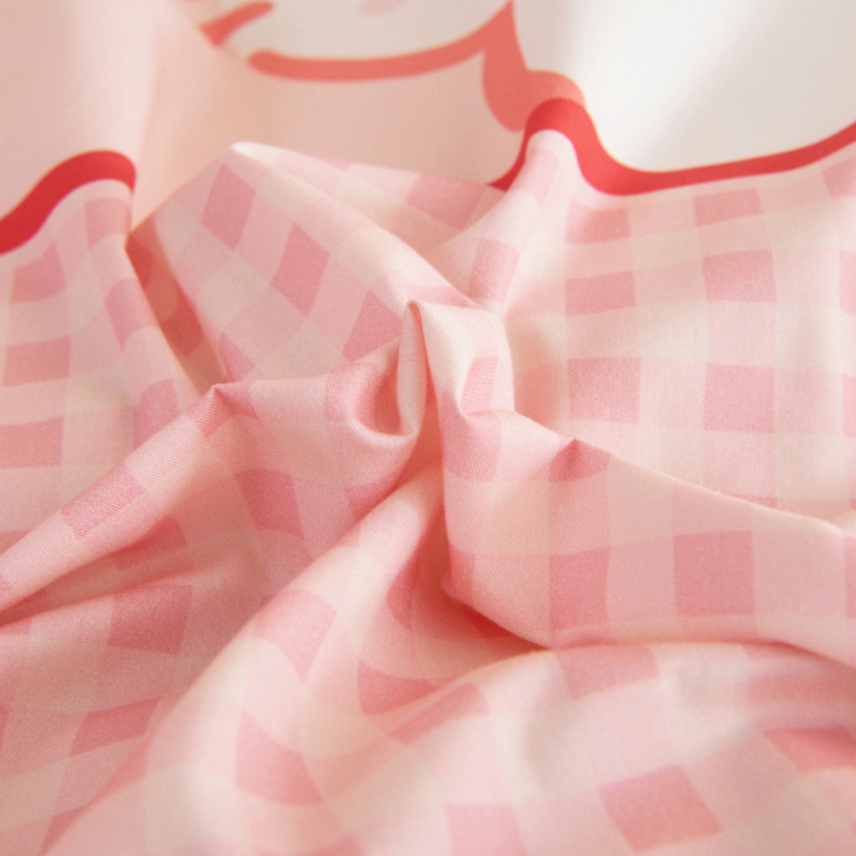 91家纺网 家纺一手货源 找家纺 绒梦里 2026新款A类全棉纯棉卡通大版幼儿园三件套 奶茶兔兔（另垫套有60*150cm/70*150cm/80*150cm/88*168cm/80*180cm）特殊垫套尺寸的价格咨询客服微信哦！