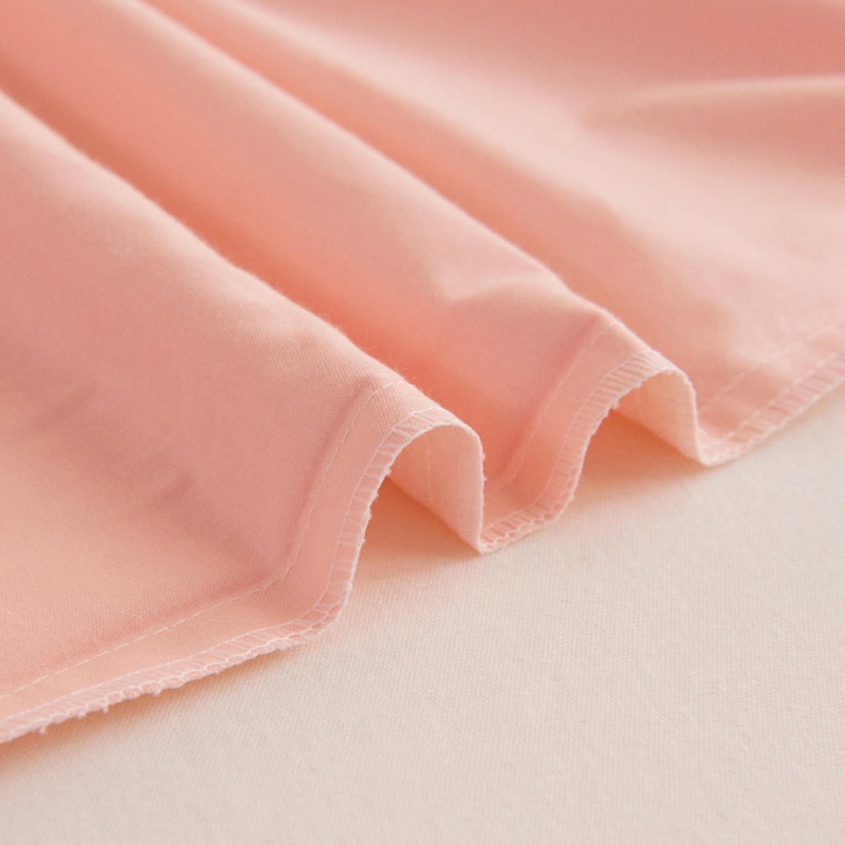 91家纺网 家纺一手货源 找家纺 绒梦里 2026新款A类全棉纯棉卡通大版幼儿园三件套 奶茶兔兔（另垫套有60*150cm/70*150cm/80*150cm/88*168cm/80*180cm）特殊垫套尺寸的价格咨询客服微信哦！