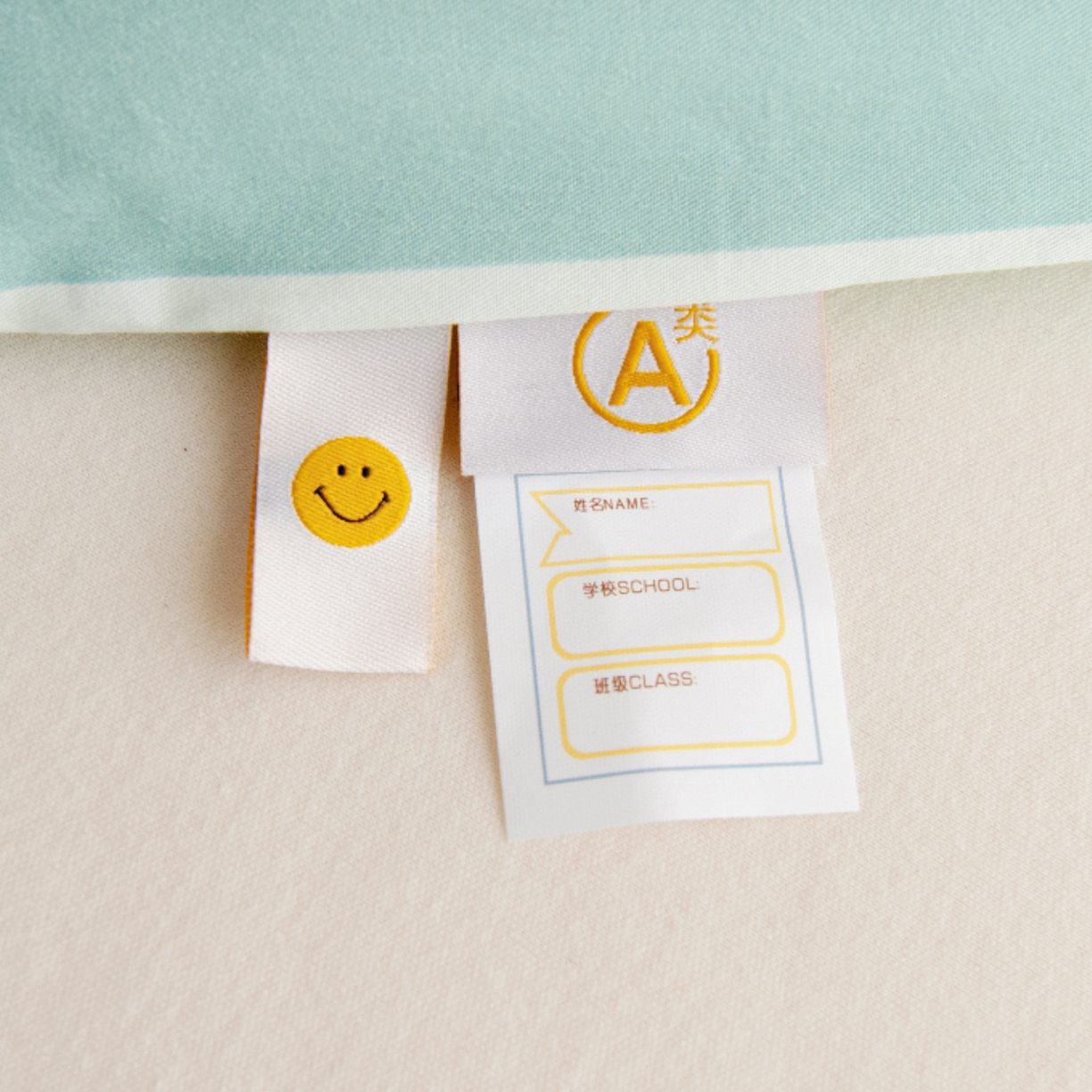 91家纺网 家纺一手货源 找家纺 绒梦里 2026新款A类全棉纯棉卡通大版幼儿园三件套 俏皮恐龙（另垫套有60*150cm/70*150cm/80*150cm/88*168cm/80*180cm）特殊垫套尺寸的价格咨询客服微信哦！