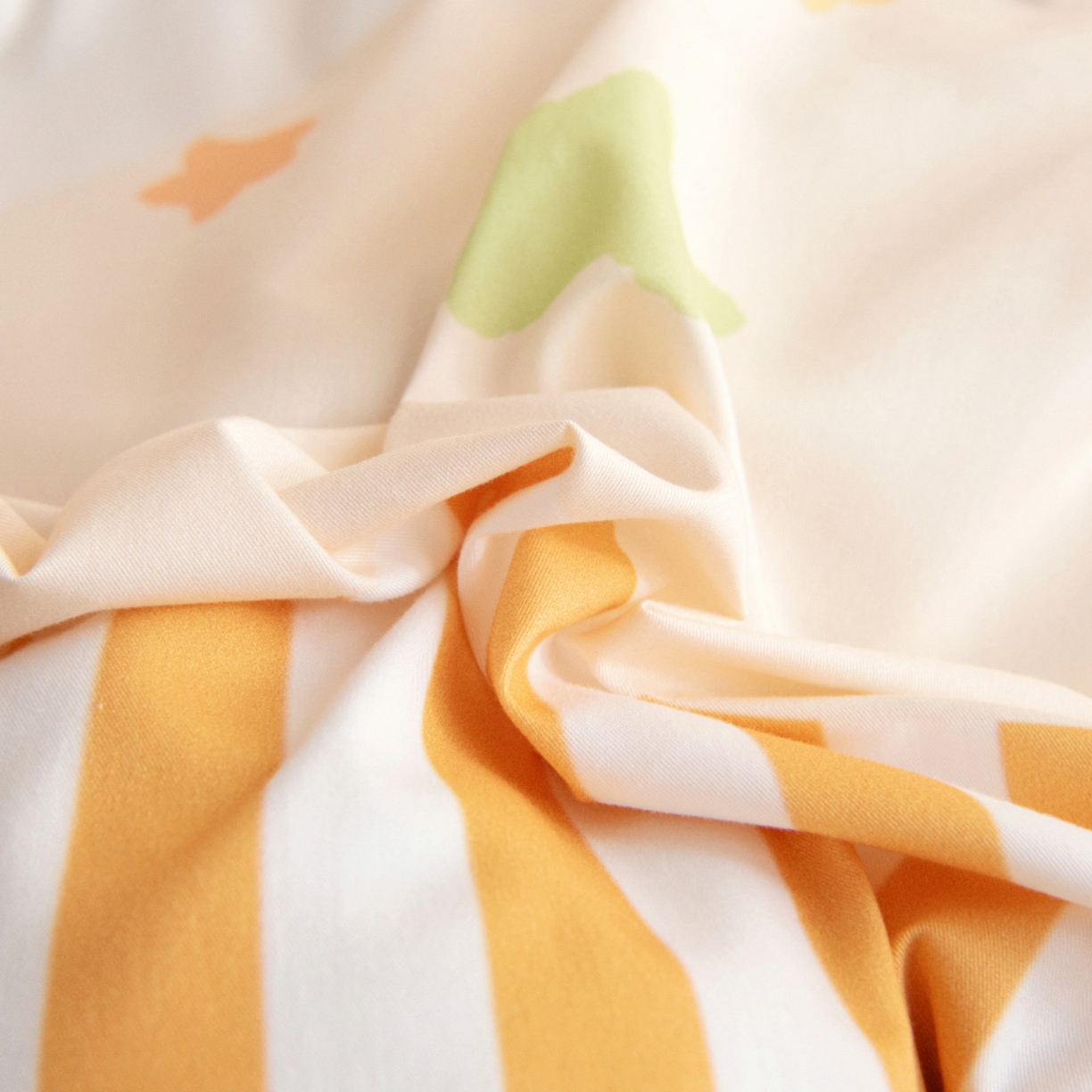 91家纺网 家纺一手货源 找家纺 绒梦里 2026新款A类全棉纯棉卡通大版幼儿园三件套 平安小马（另垫套有60*150cm/70*150cm/80*150cm/88*168cm/80*180cm）特殊垫套尺寸的价格咨询客服微信哦！