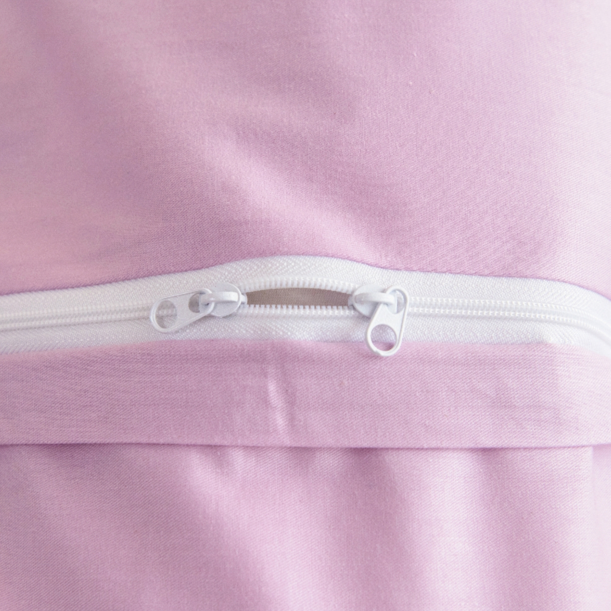 91家纺网 家纺一手货源 找家纺 绒梦里 2026新款A类全棉纯棉卡通大版幼儿园三件套 紫色小兔（另垫套有60*150cm/70*150cm/80*150cm/88*168cm/80*180cm）特殊垫套尺寸的价格咨询客服微信哦！