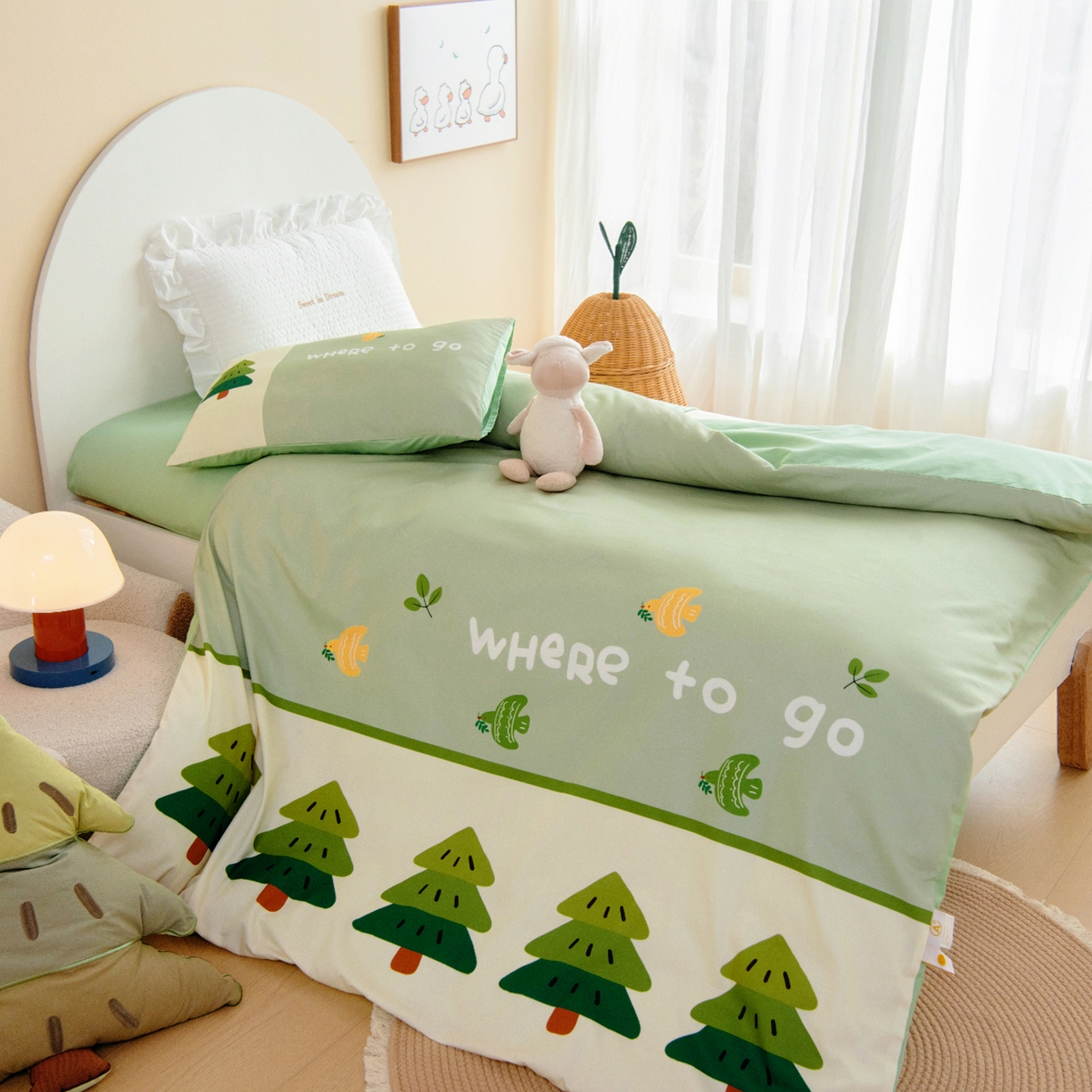 91家纺网 家纺一手货源 找家纺 绒梦里 2026新款A类全棉纯棉卡通大版幼儿园三件套 幸运树（另垫套有60*150cm/70*150cm/80*150cm/88*168cm/80*180cm）特殊垫套尺寸的价格咨询客服微信哦！