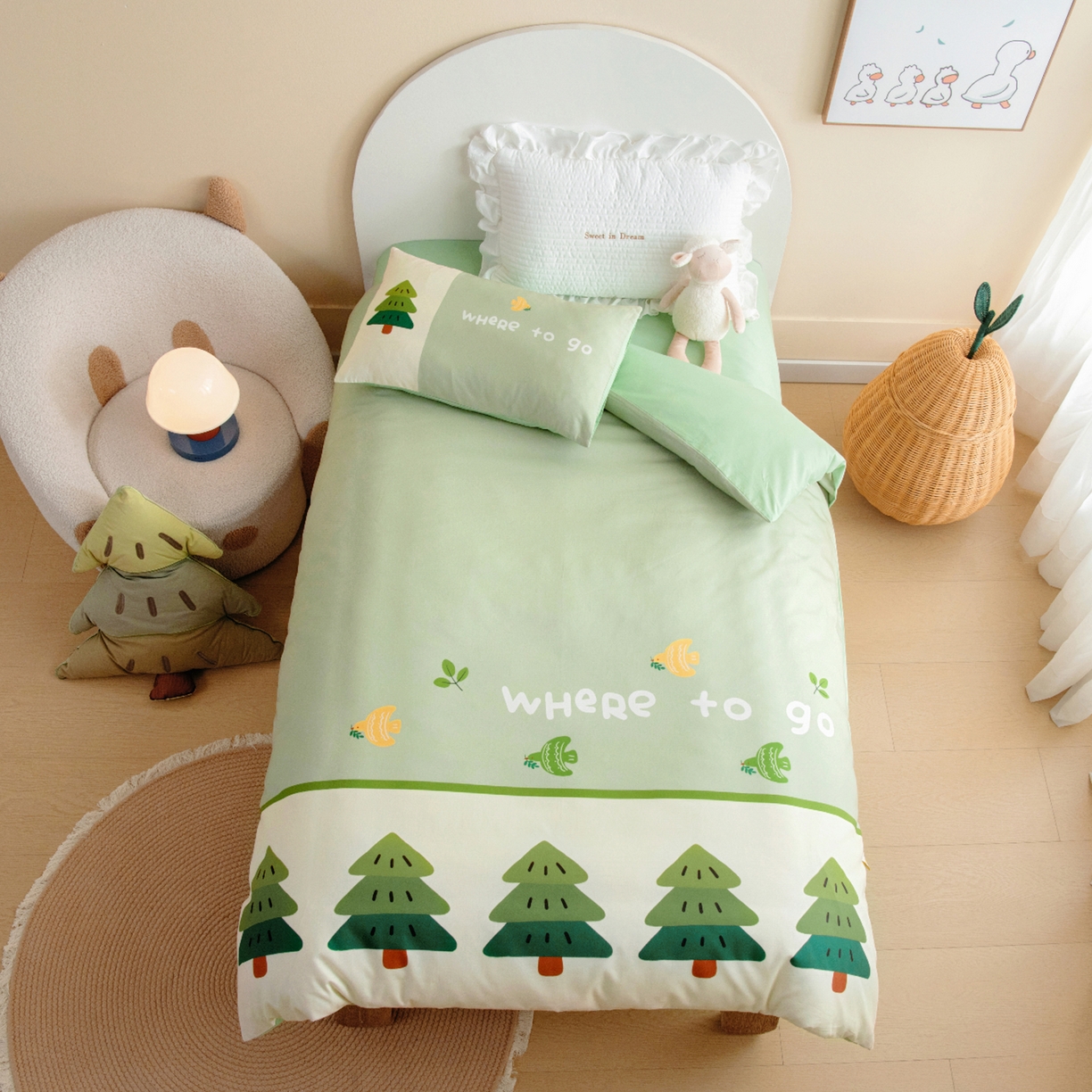 91家纺网 家纺一手货源 找家纺 绒梦里 2026新款A类全棉纯棉卡通大版幼儿园三件套 幸运树（另垫套有60*150cm/70*150cm/80*150cm/88*168cm/80*180cm）特殊垫套尺寸的价格咨询客服微信哦！